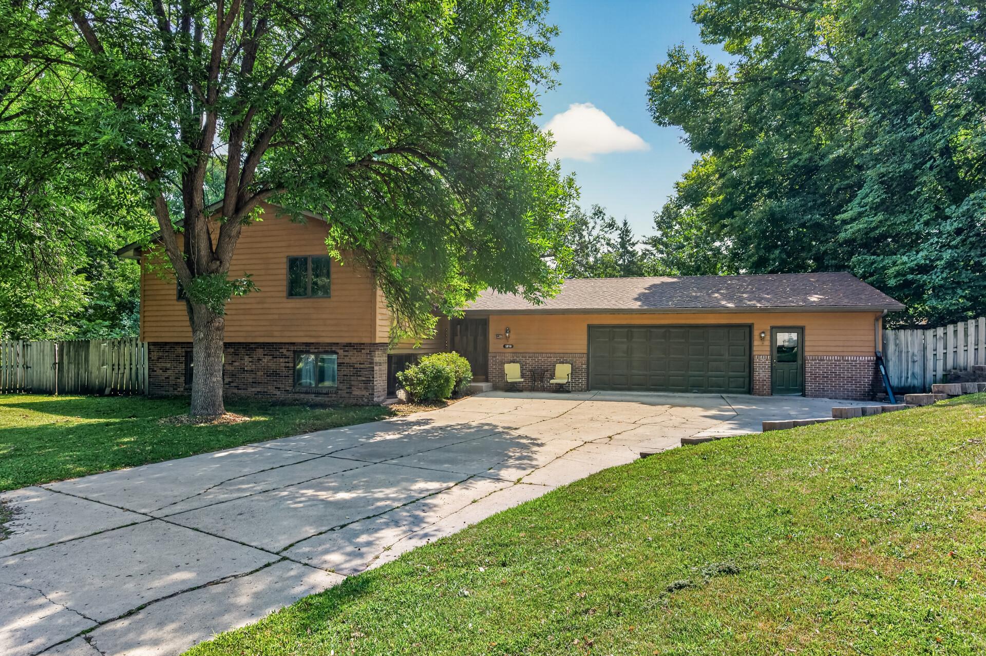 1810 Cedar Place Property Photo 1