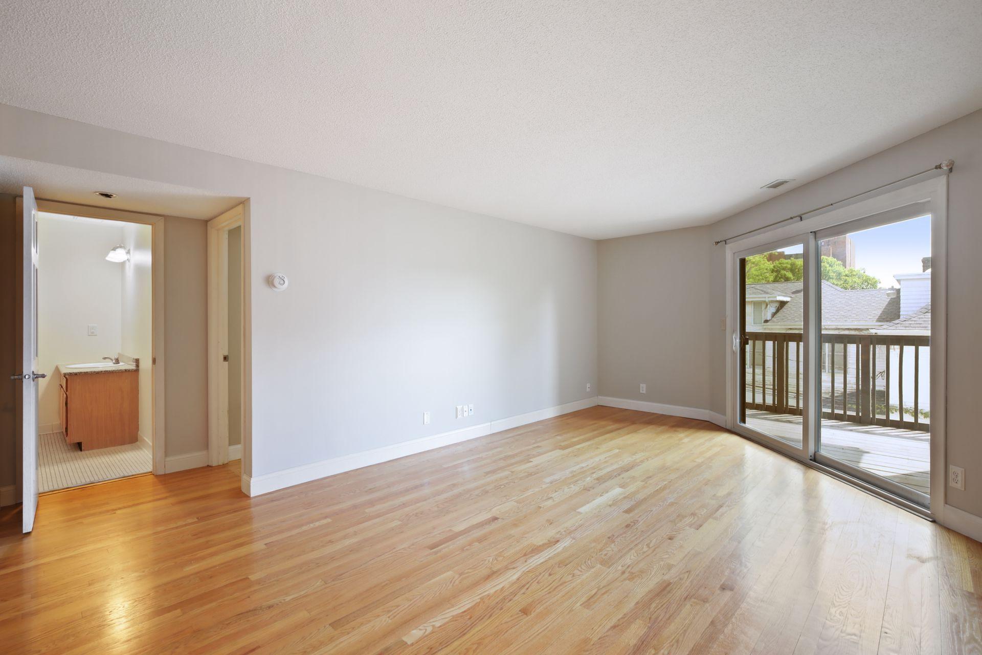 232 W Franklin Avenue 206 Property Photo 2