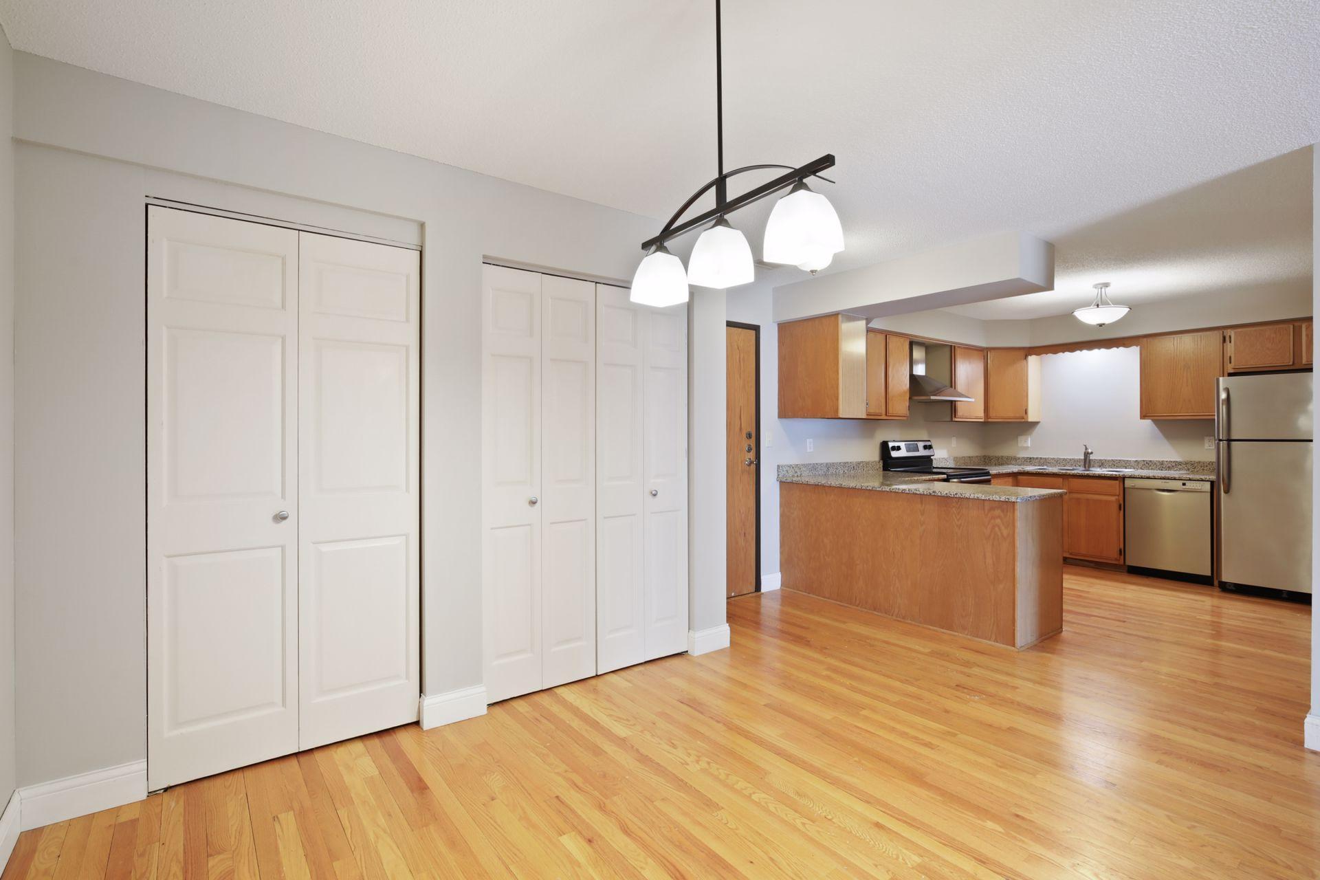 232 W Franklin Avenue 206 Property Photo 4