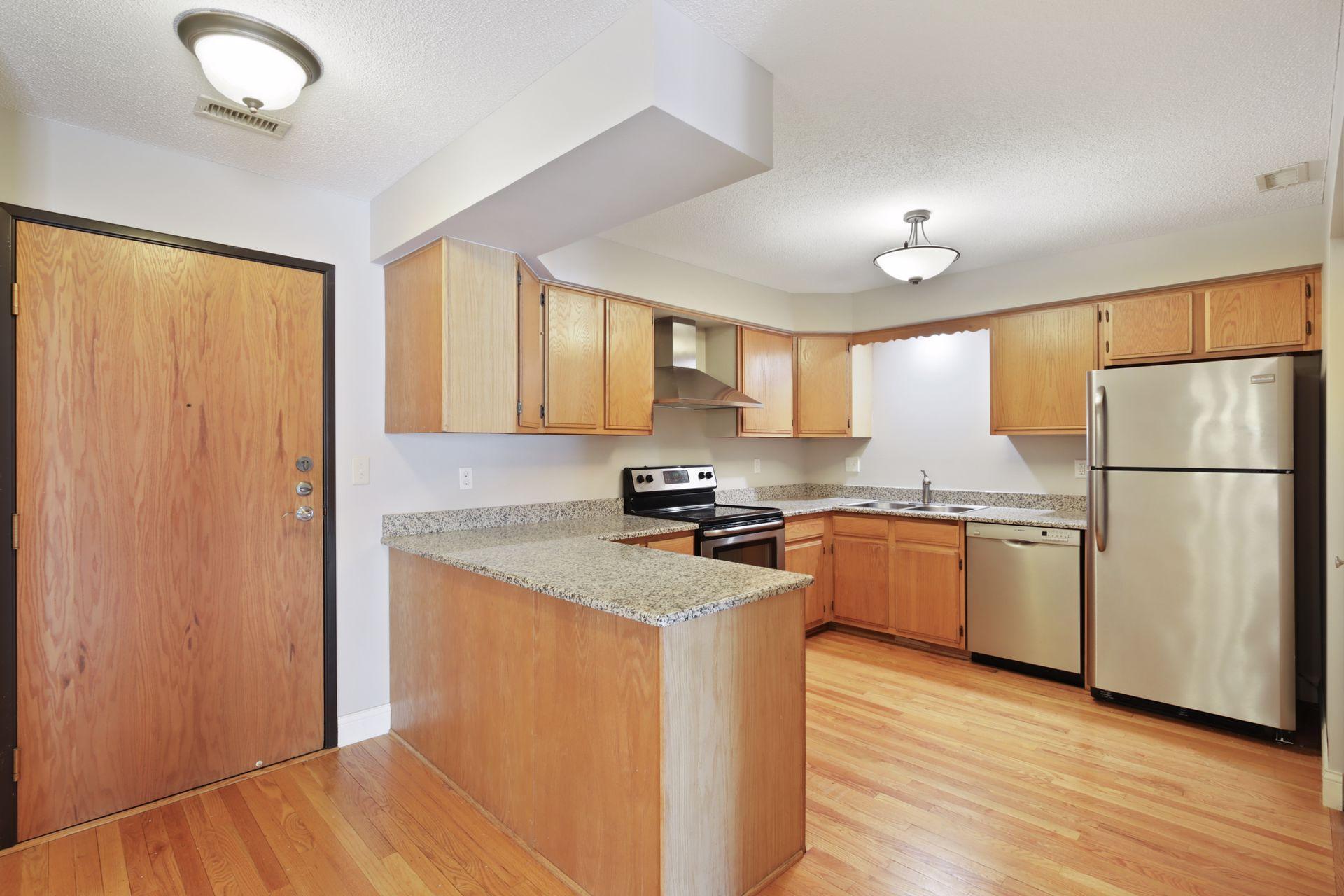 232 W Franklin Avenue 206 Property Photo 6