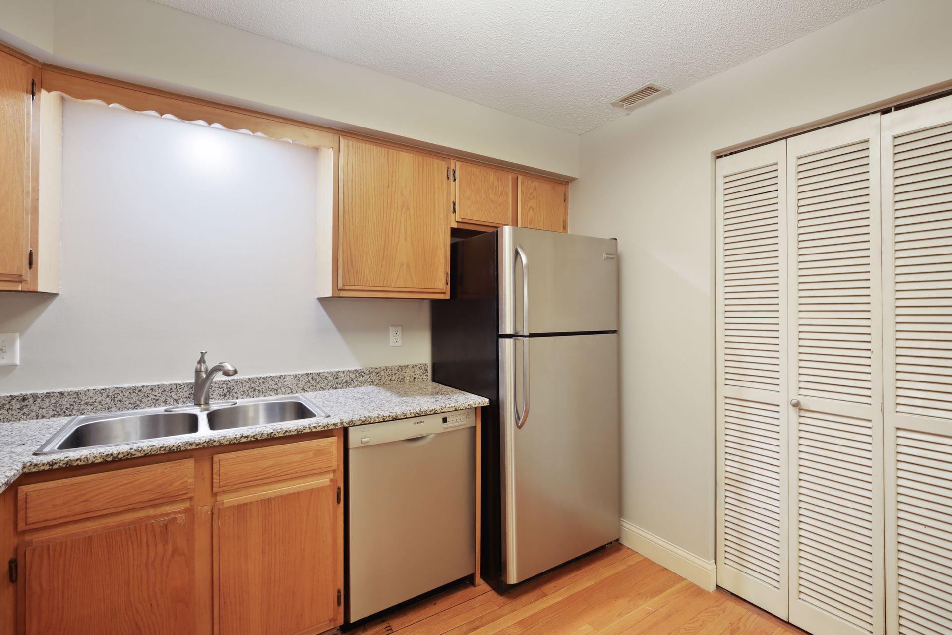 232 W Franklin Avenue 206 Property Photo 9