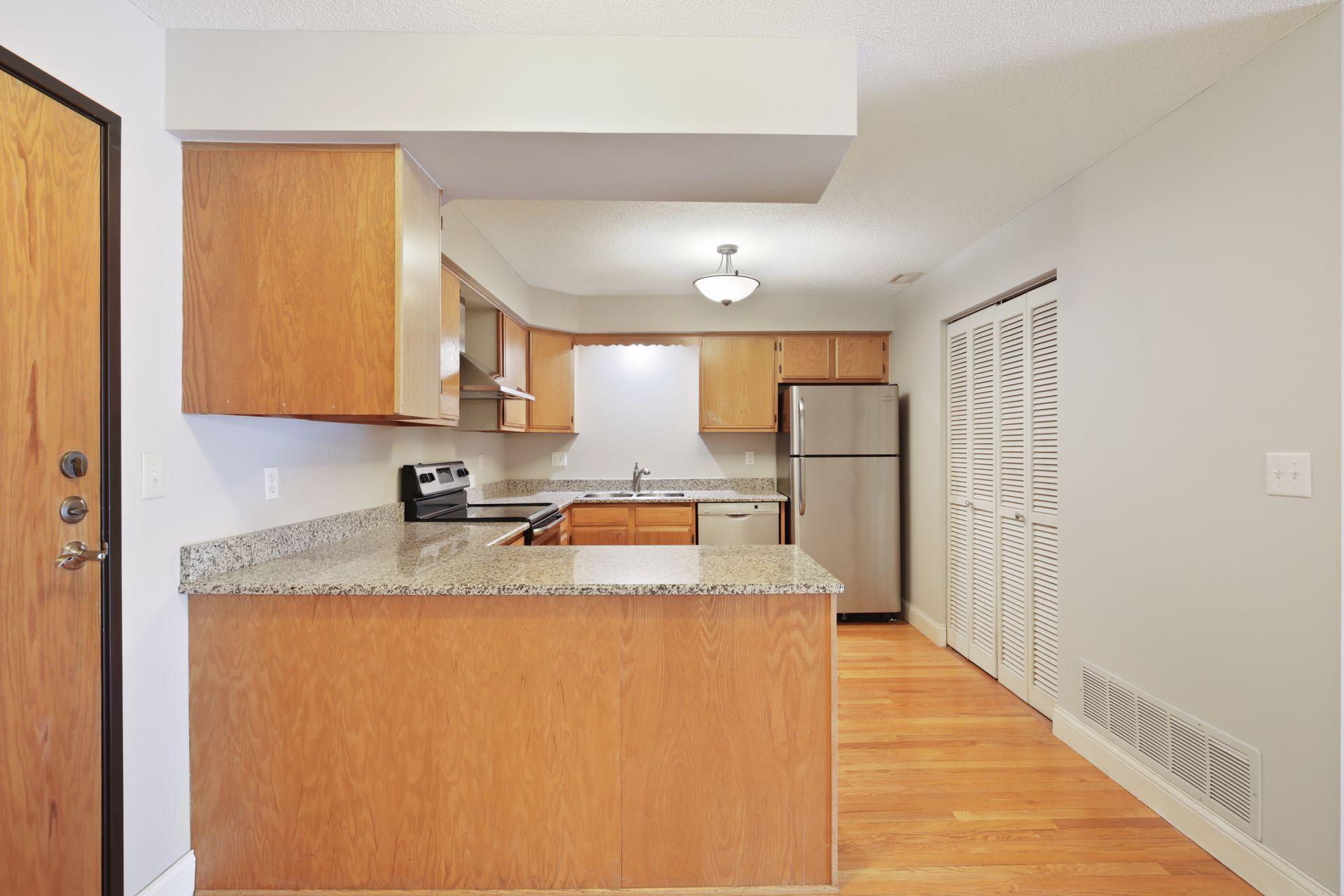 232 W Franklin Avenue 206 Property Photo 10