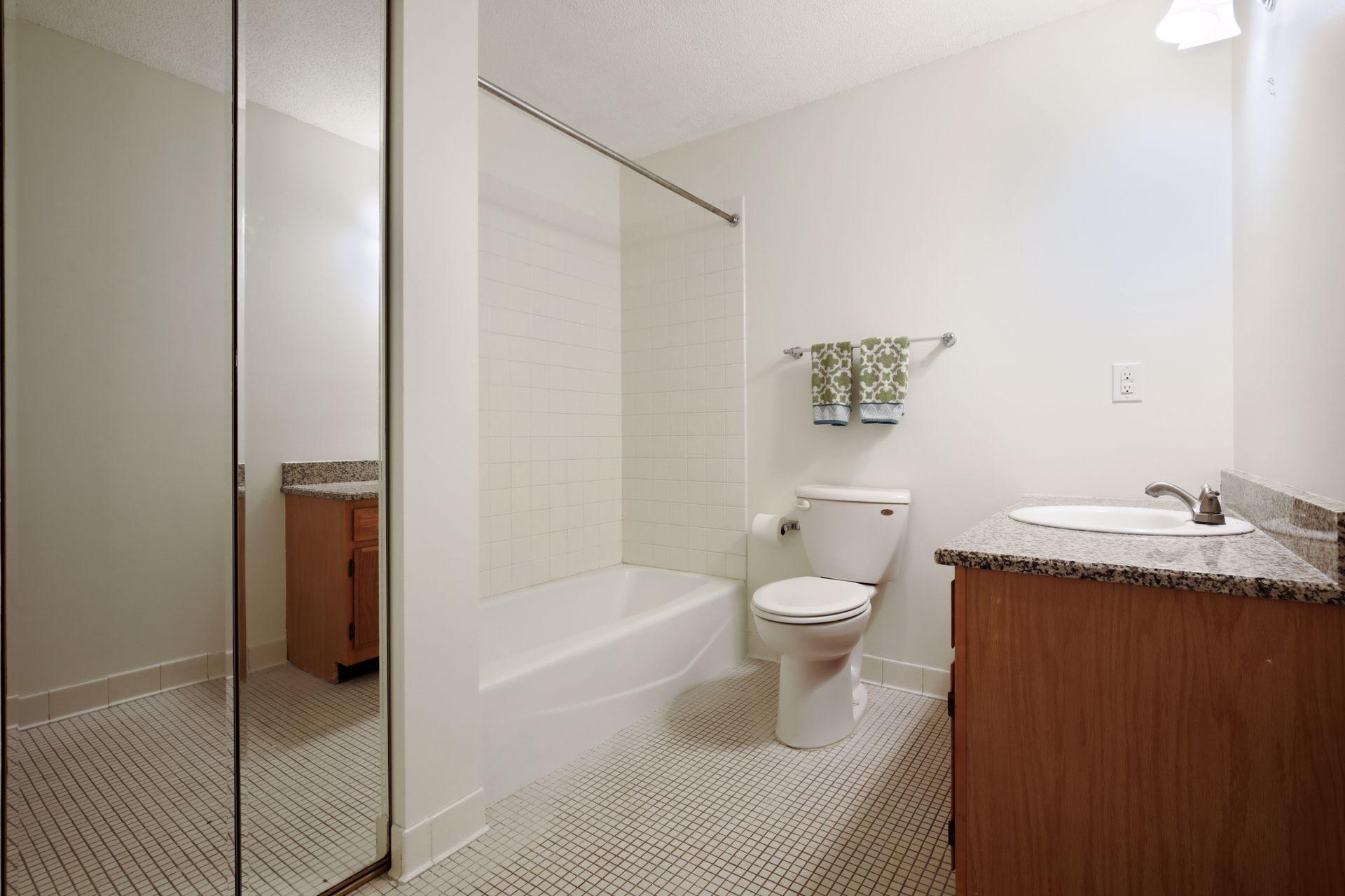 232 W Franklin Avenue 206 Property Photo 15