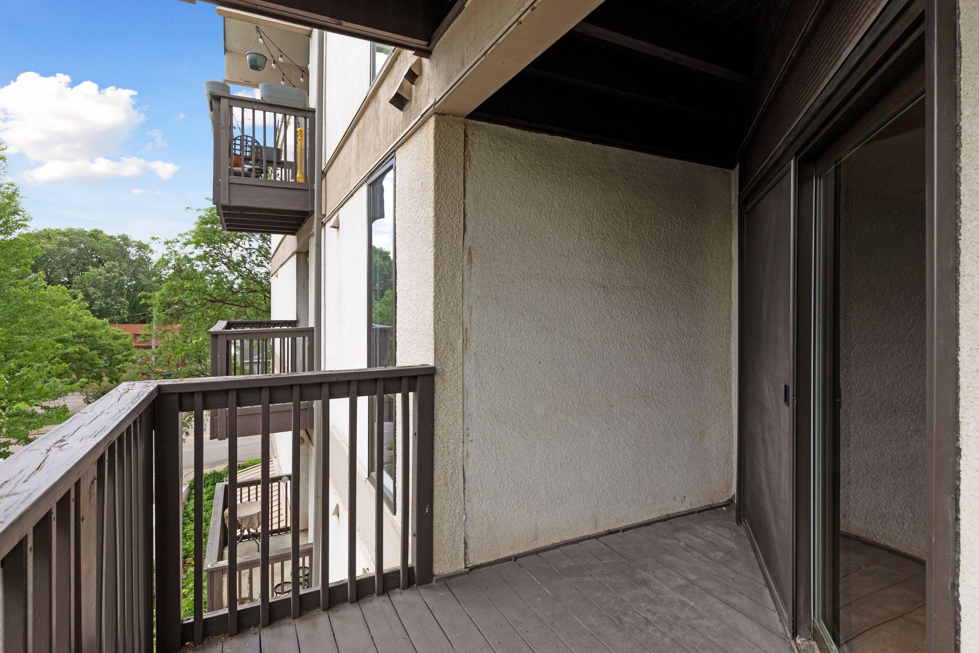 232 W Franklin Avenue 206 Property Photo 17