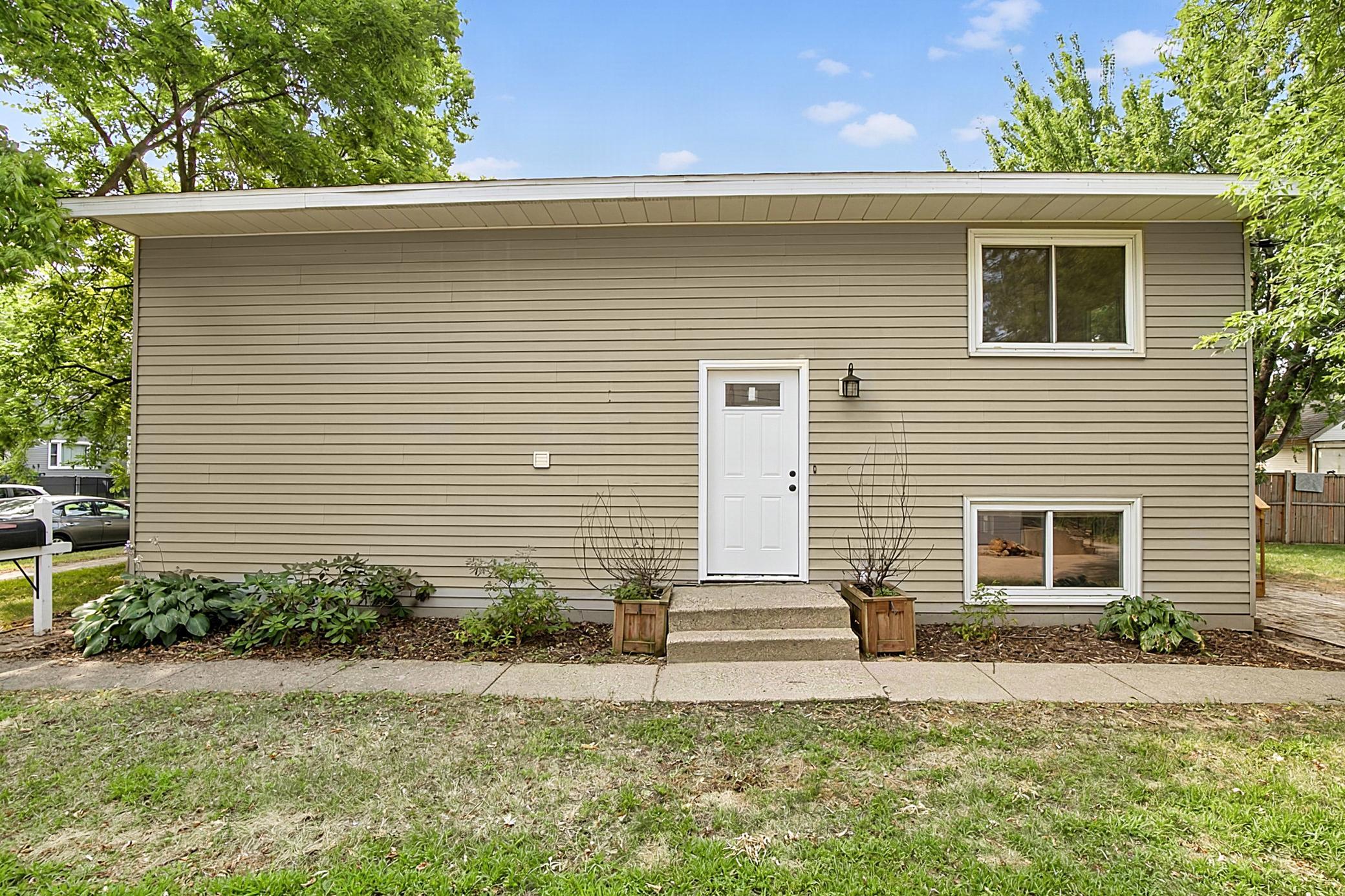 137 18th Avenue N Property Photo 3