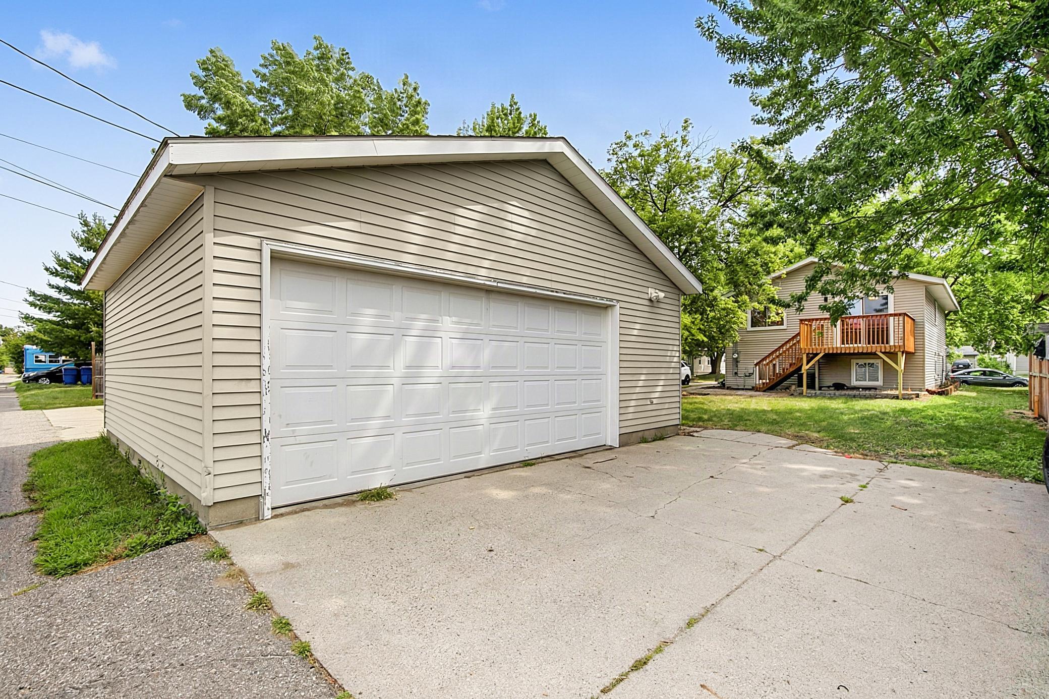 137 18th Avenue N Property Photo 4