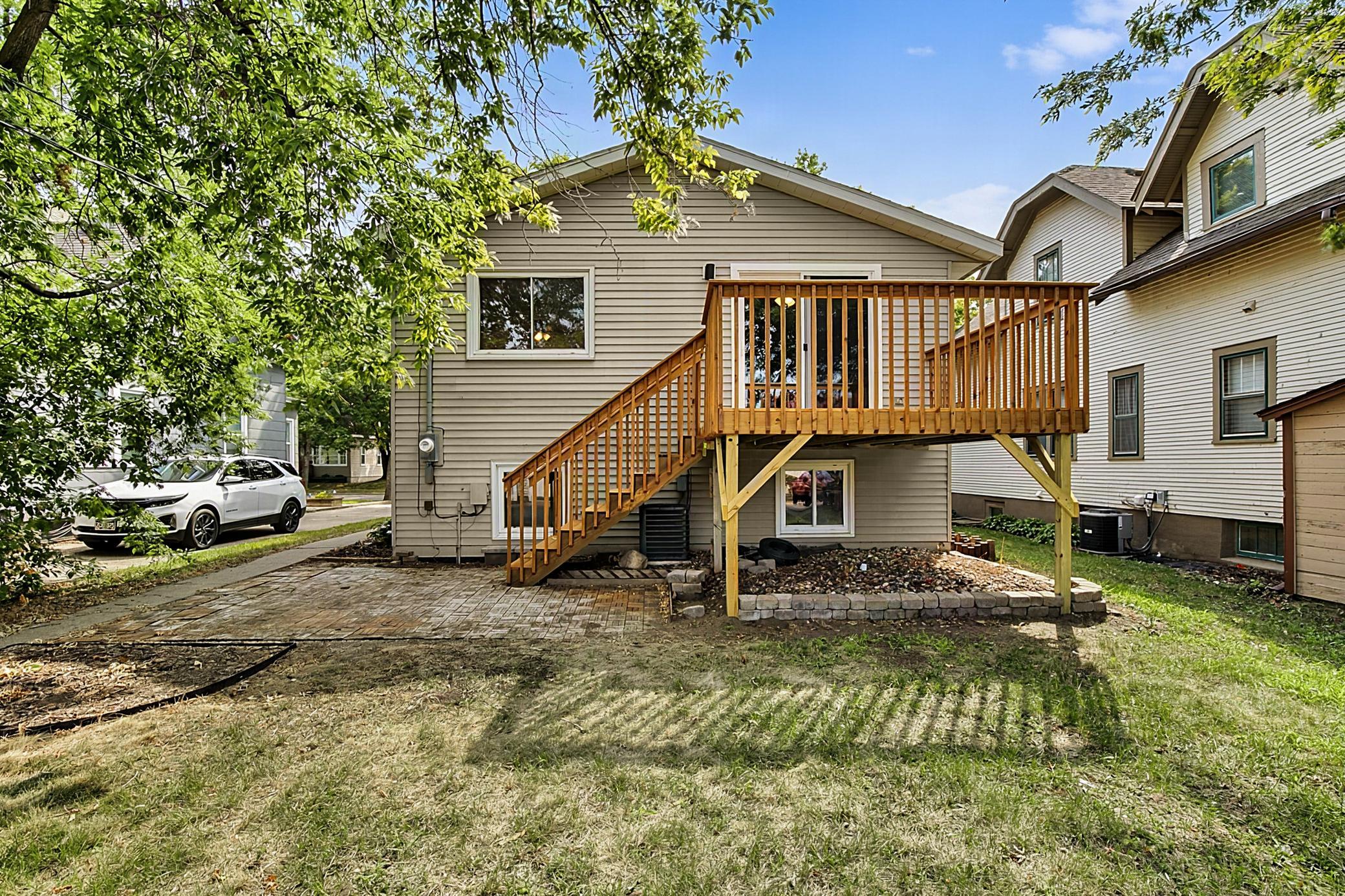 137 18th Avenue N Property Photo 5