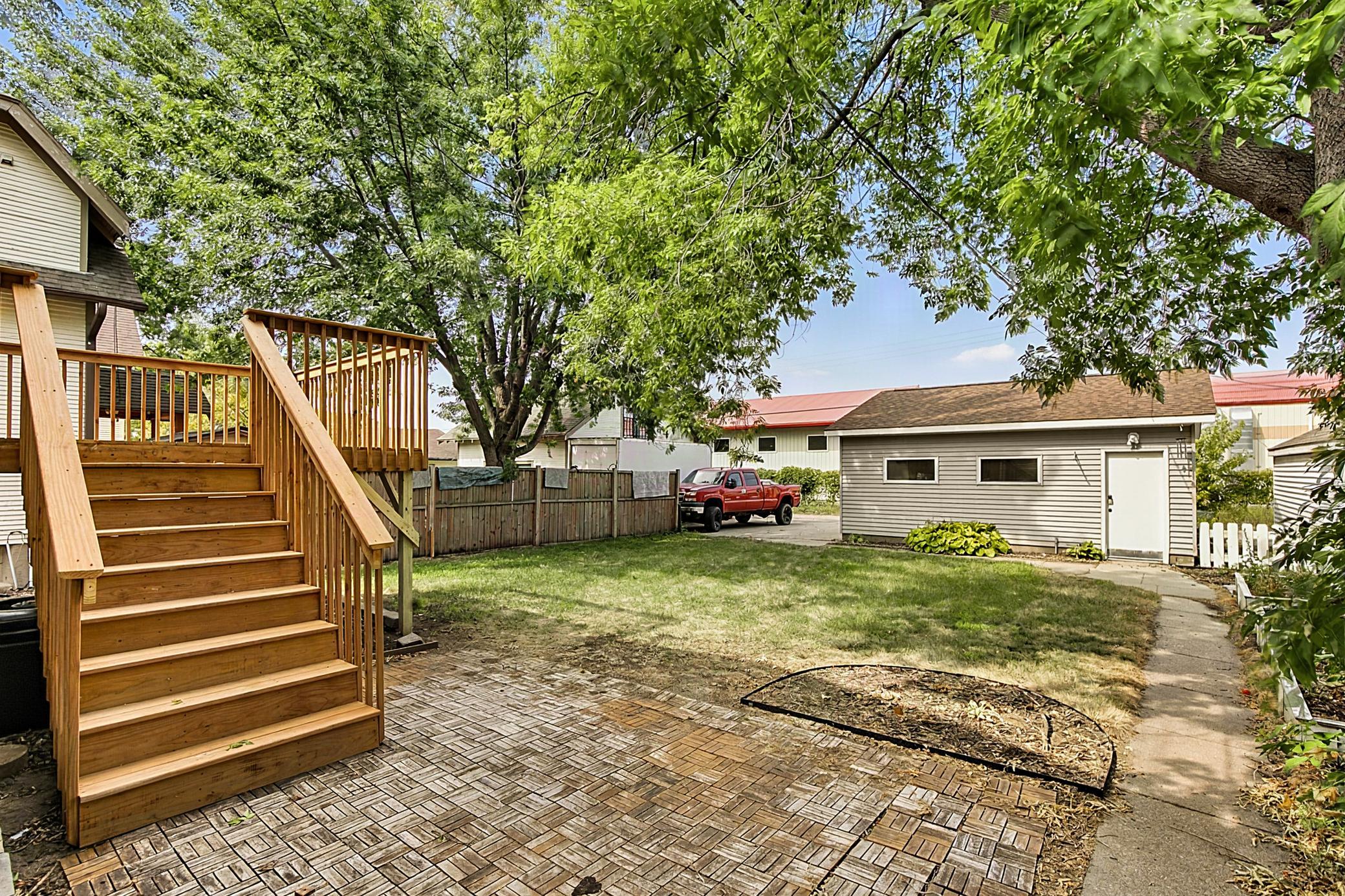 137 18th Avenue N Property Photo 6