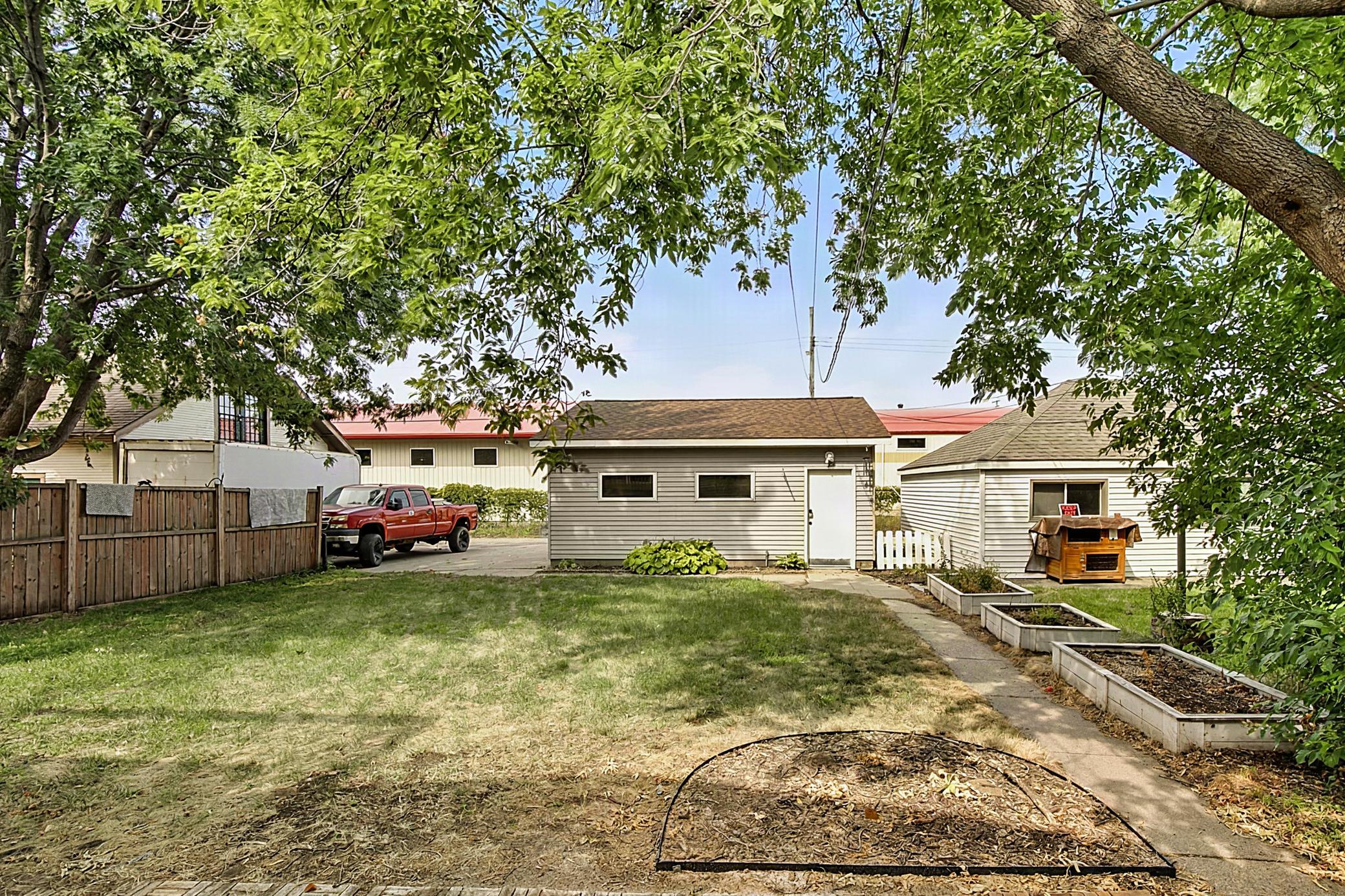 137 18th Avenue N Property Photo 7