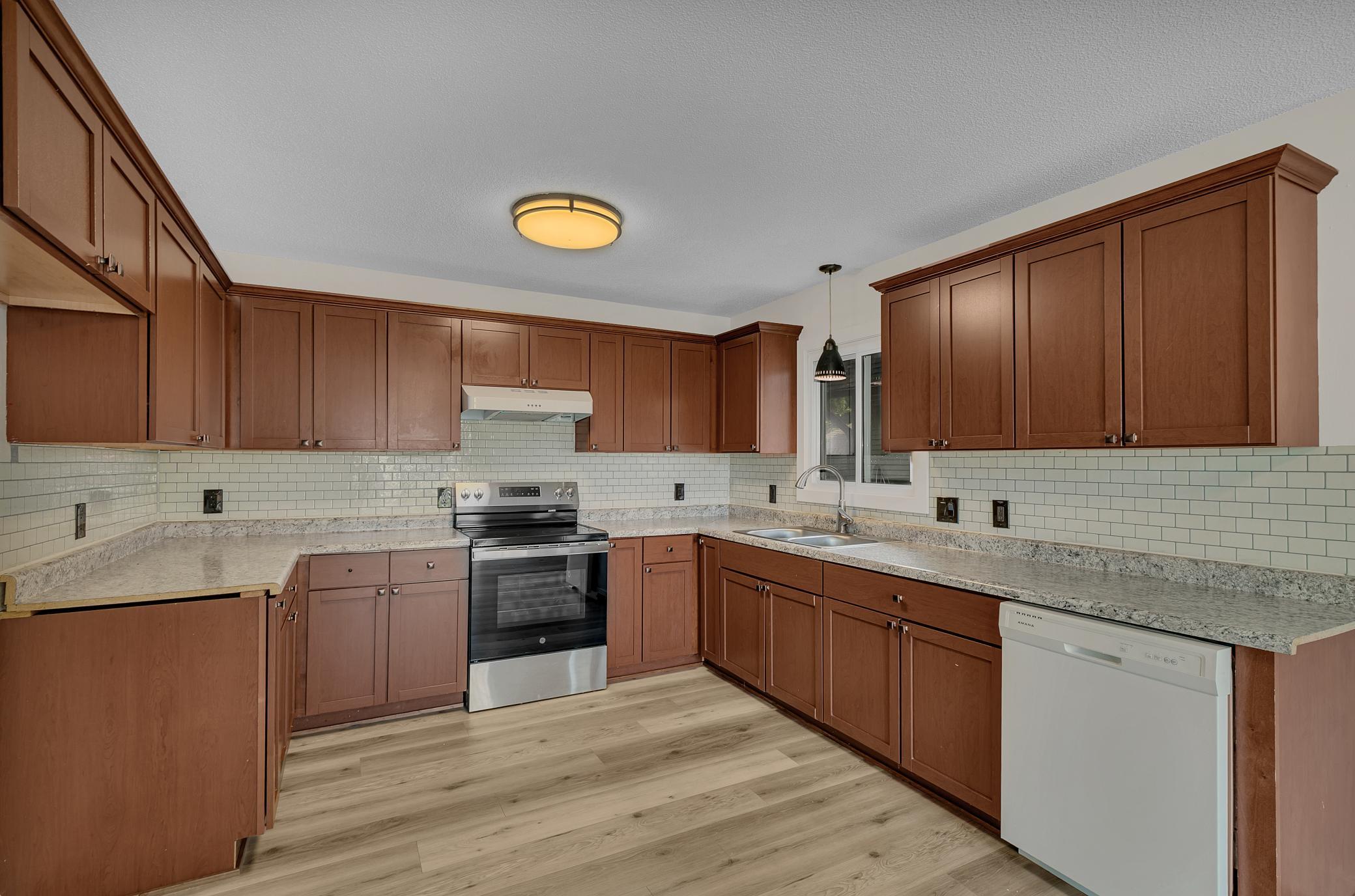 137 18th Avenue N Property Photo 14