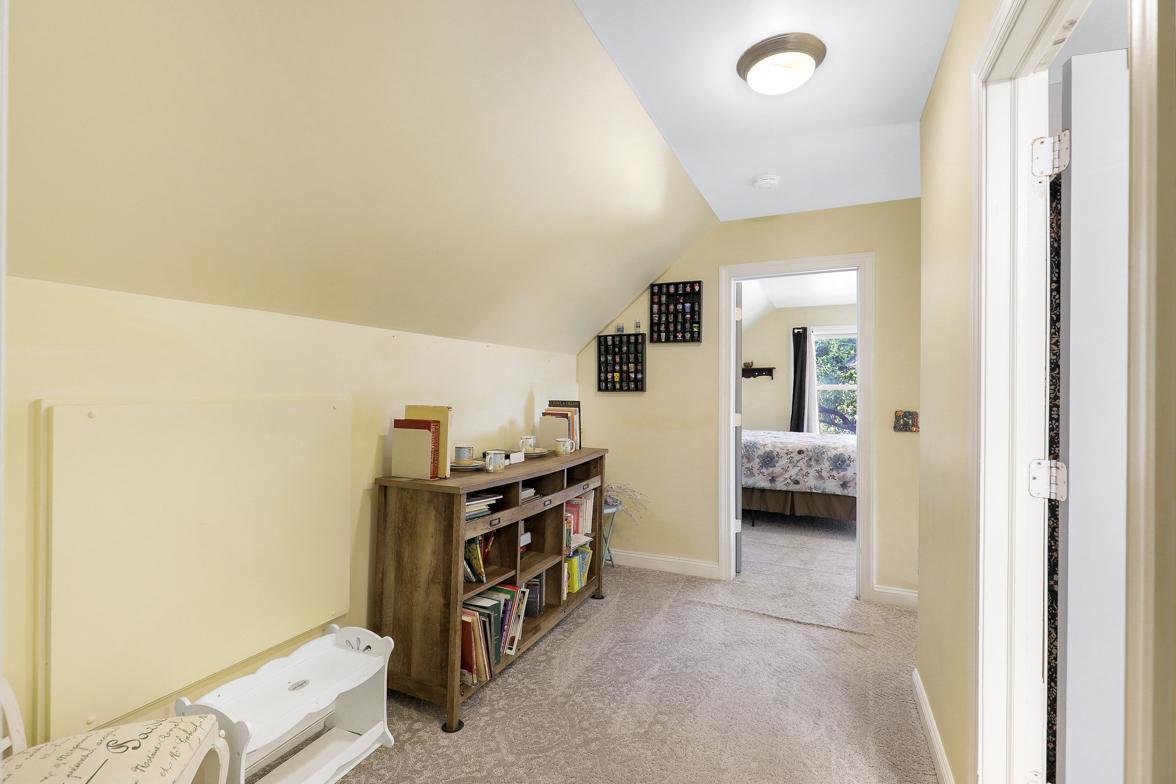 582 State Street Property Photo 17