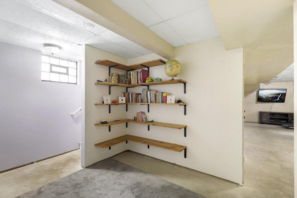 582 State Street Property Photo 22