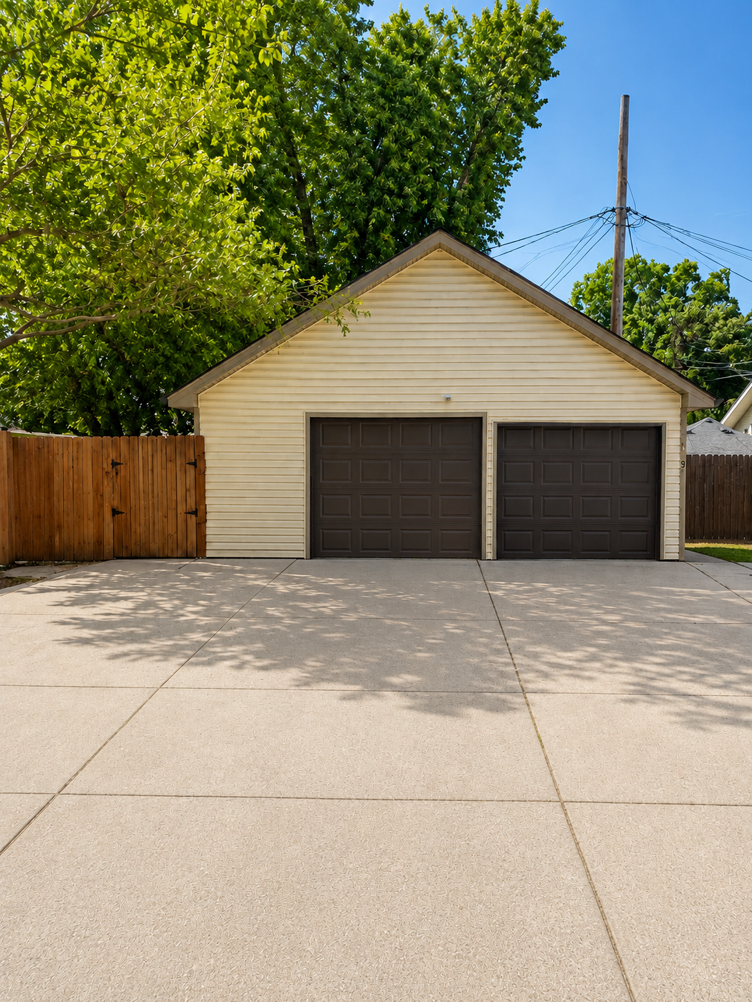 4859 Bryant Avenue N Property Photo 4