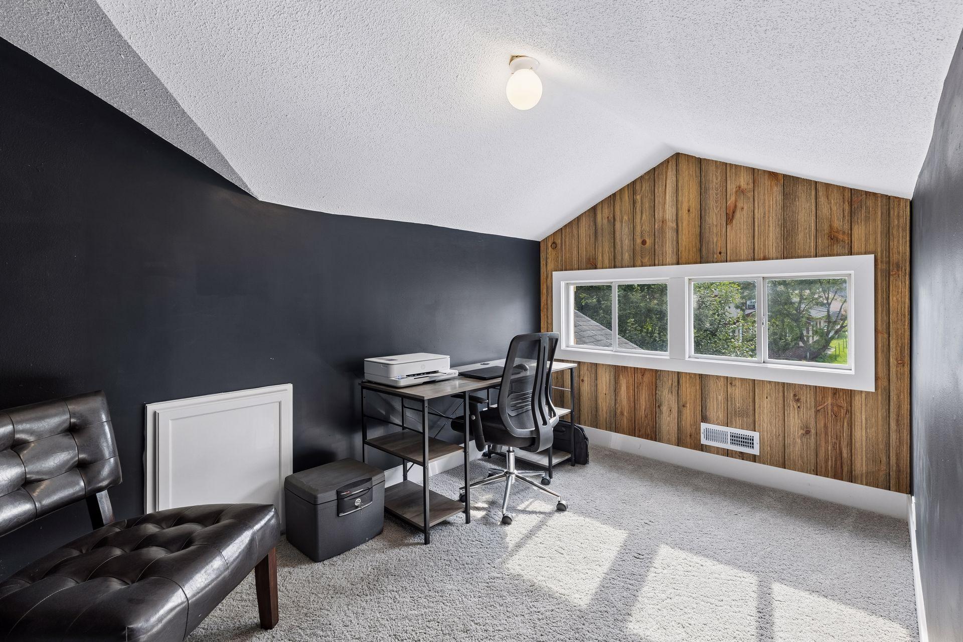 1614 Vincent Avenue N Property Photo 19