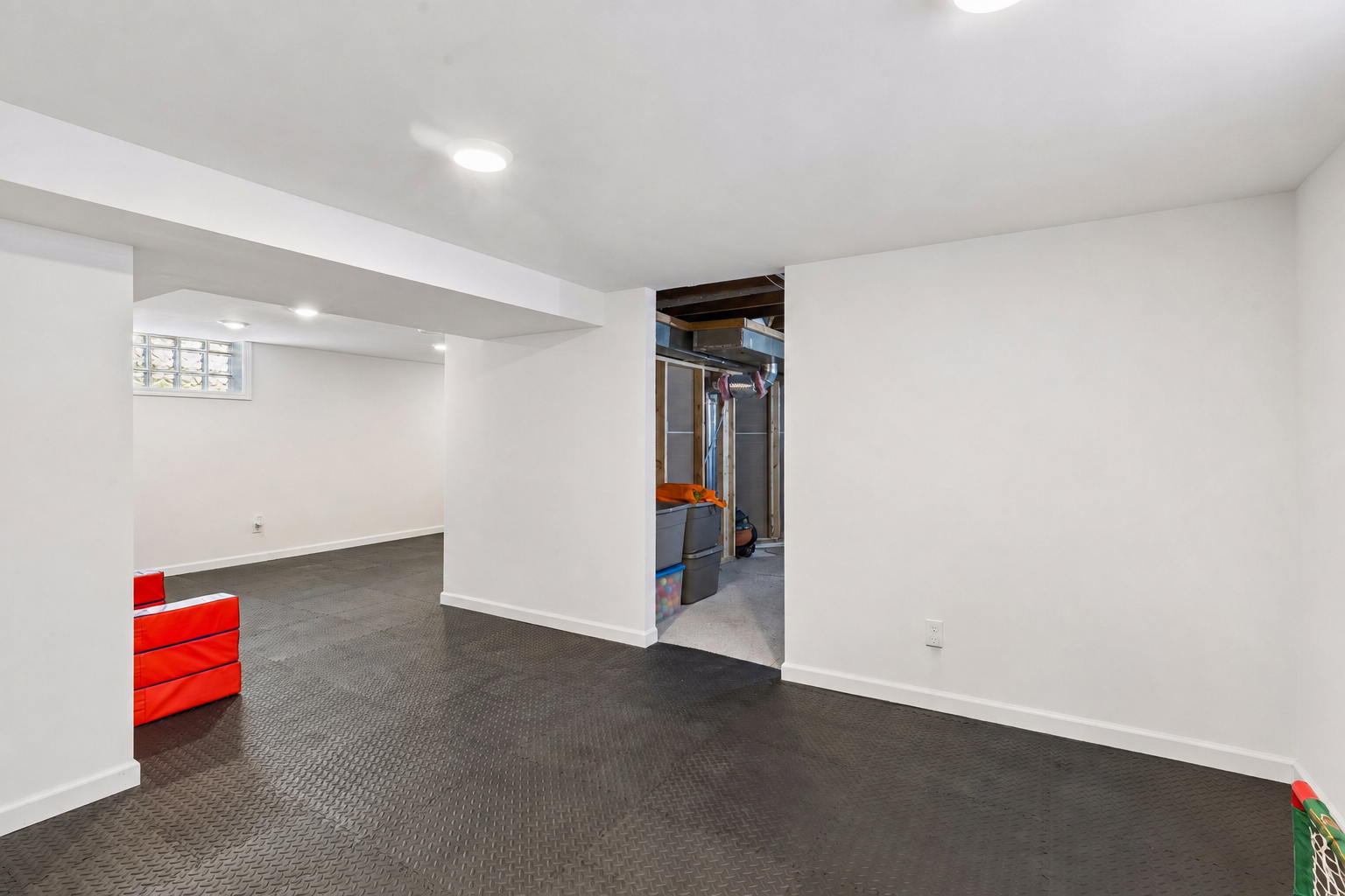 1614 Vincent Avenue N Property Photo 21