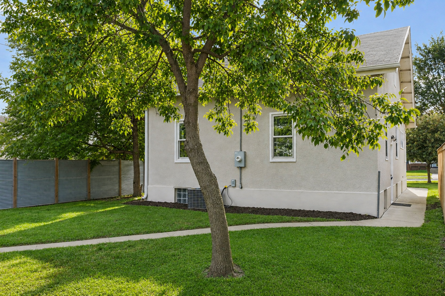 1614 Vincent Avenue N Property Photo 22