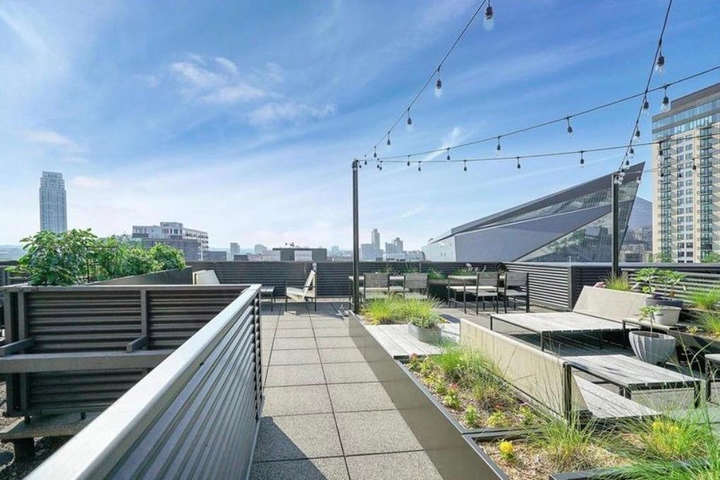 250 Park Avenue 712 Property Photo 17