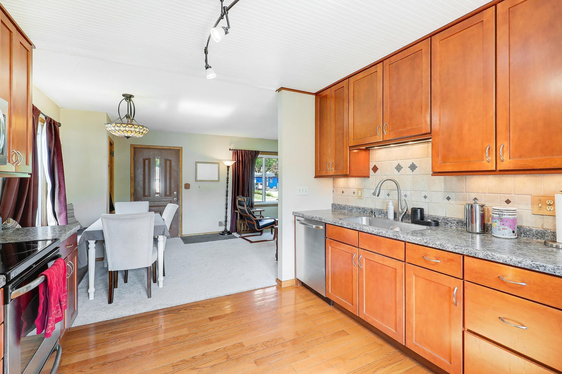 10519 Thomas Avenue S Property Photo 6