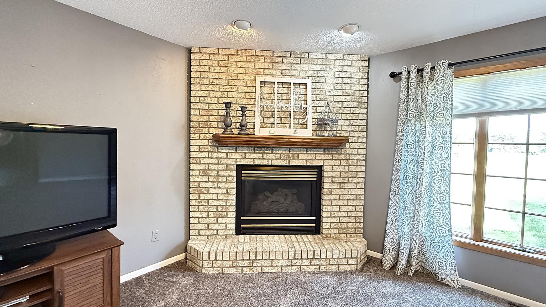 237 E Dahlstrom Avenue Property Photo 18