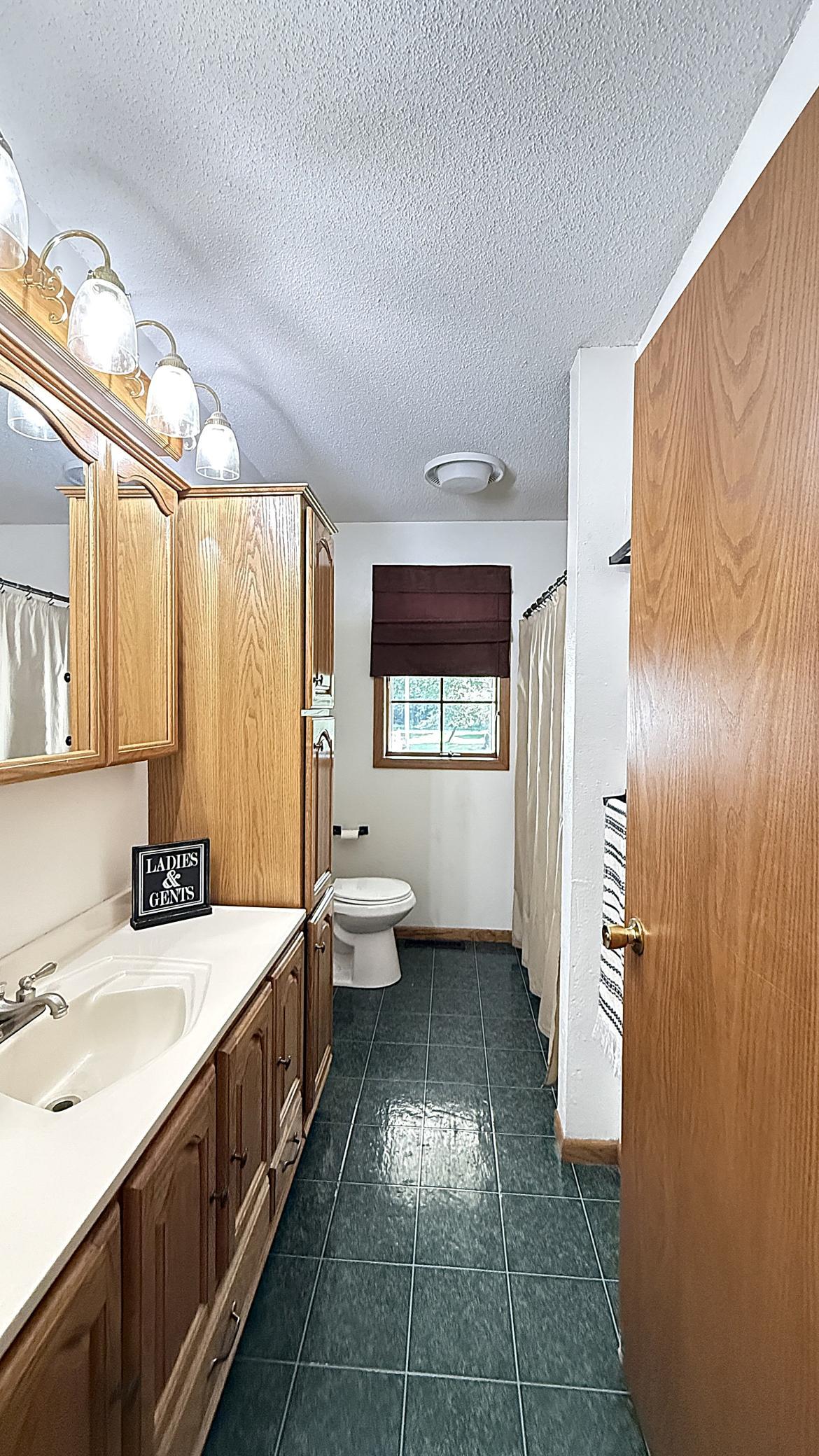 237 E Dahlstrom Avenue Property Photo 23