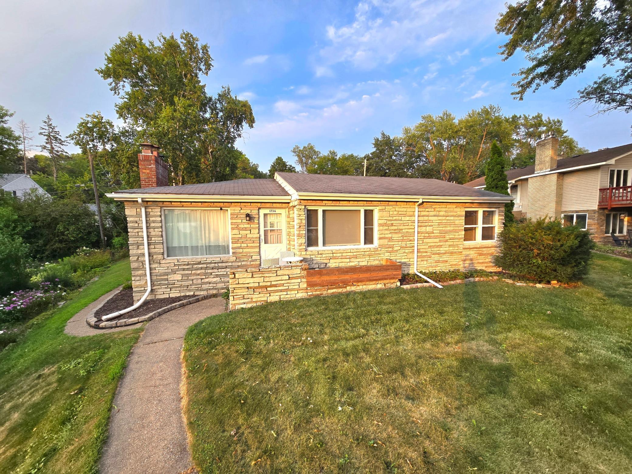 1736 E Shore Drive Property Photo 1