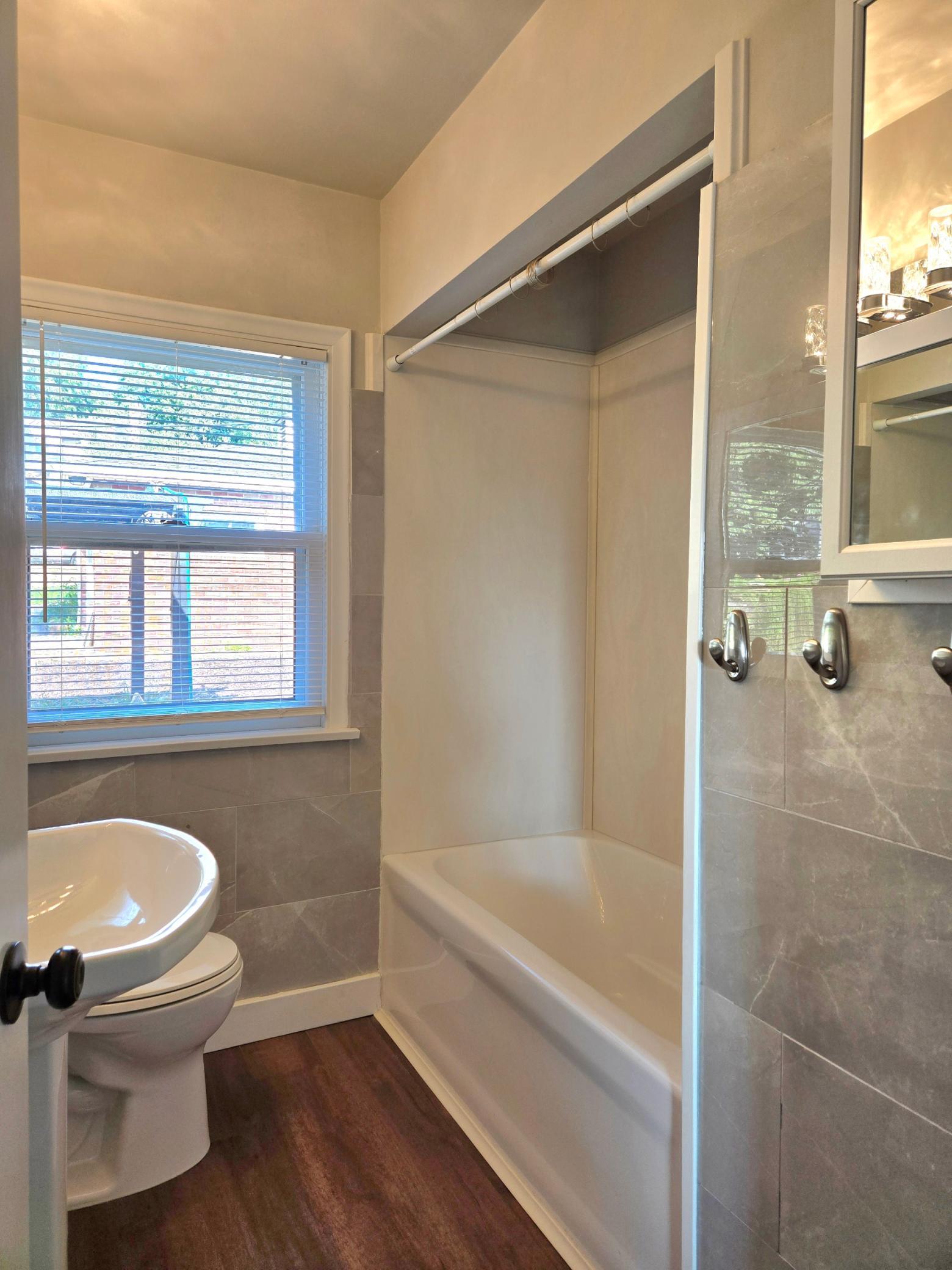 1736 E Shore Drive Property Photo 19