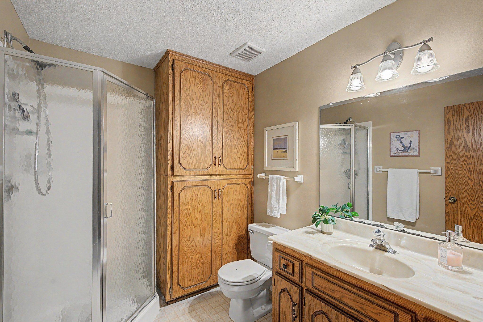 11216 Wisconsin Avenue N Property Photo 27