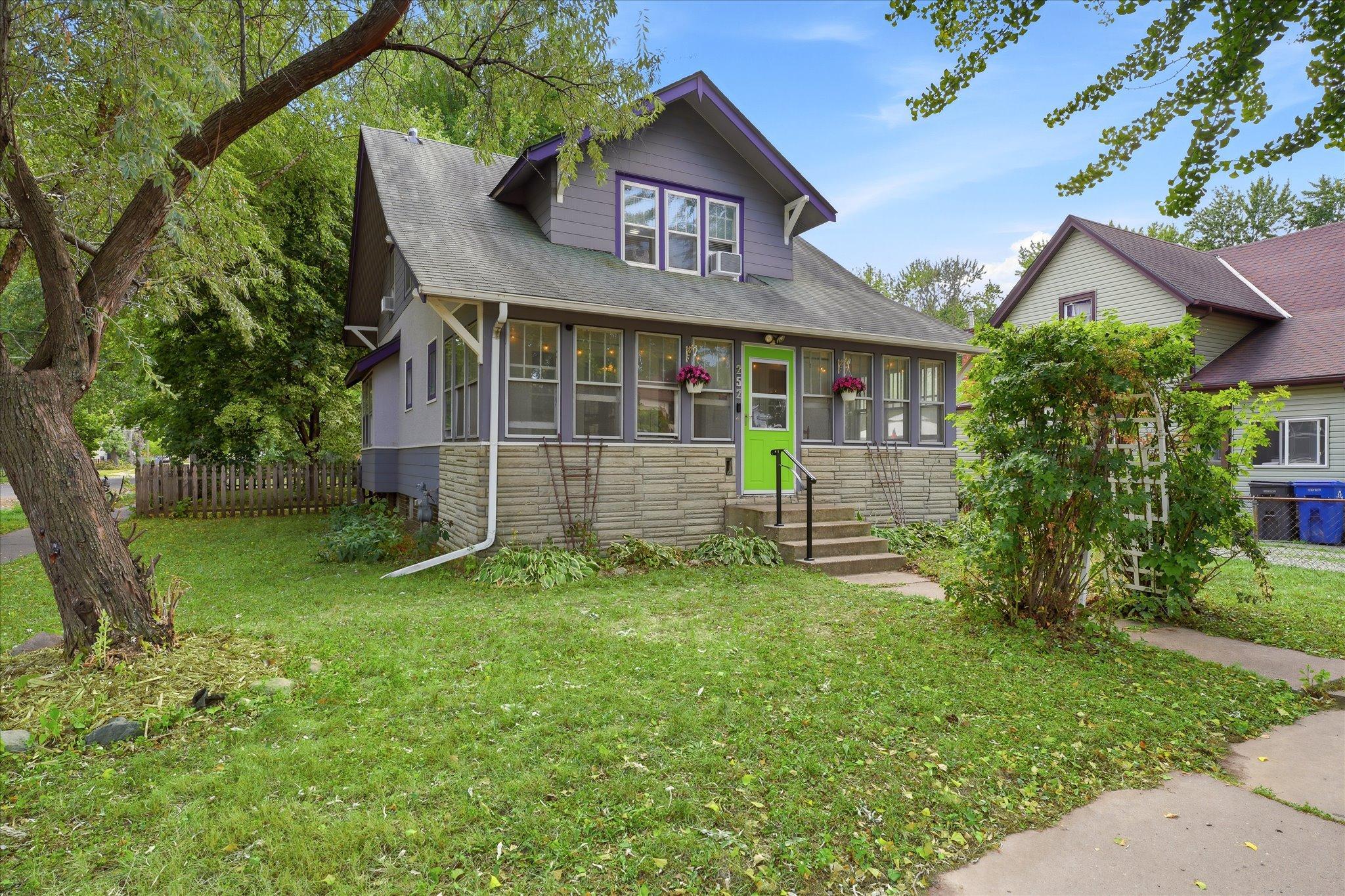 252 Stevens Street W Property Photo 1