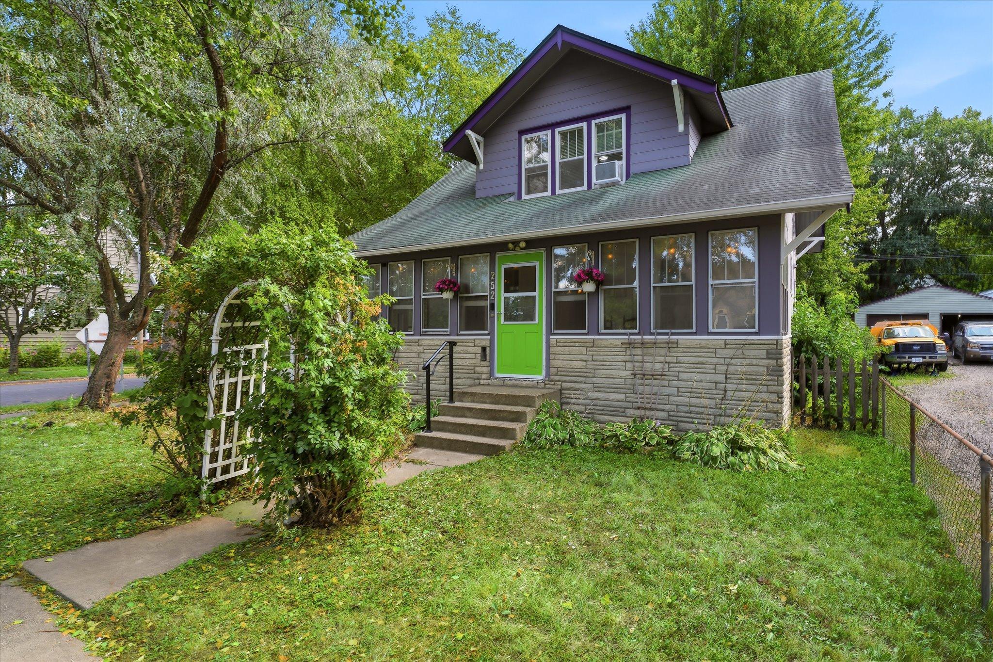 252 Stevens Street W Property Photo 2