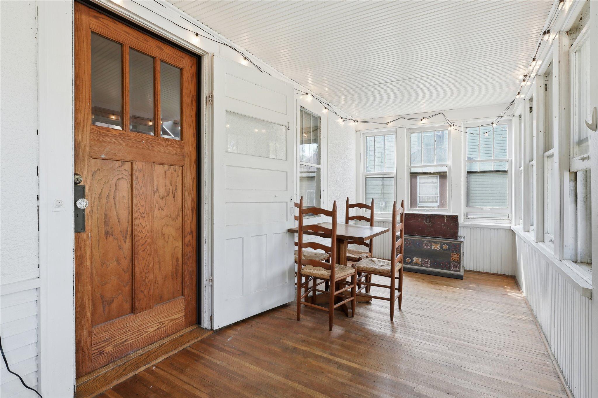 252 Stevens Street W Property Photo 4