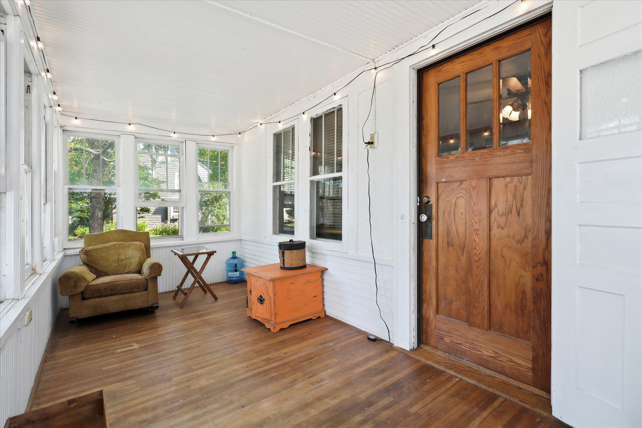 252 Stevens Street W Property Photo 5