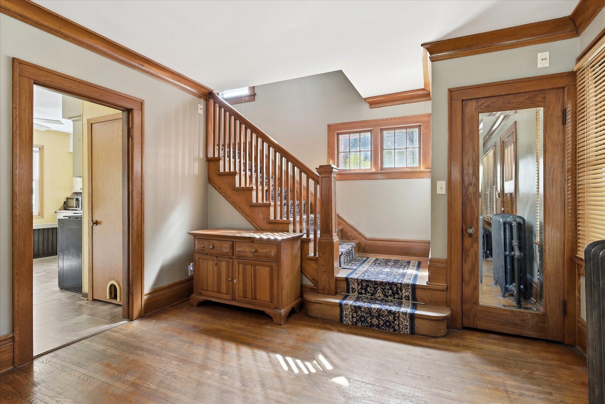 252 Stevens Street W Property Photo 6