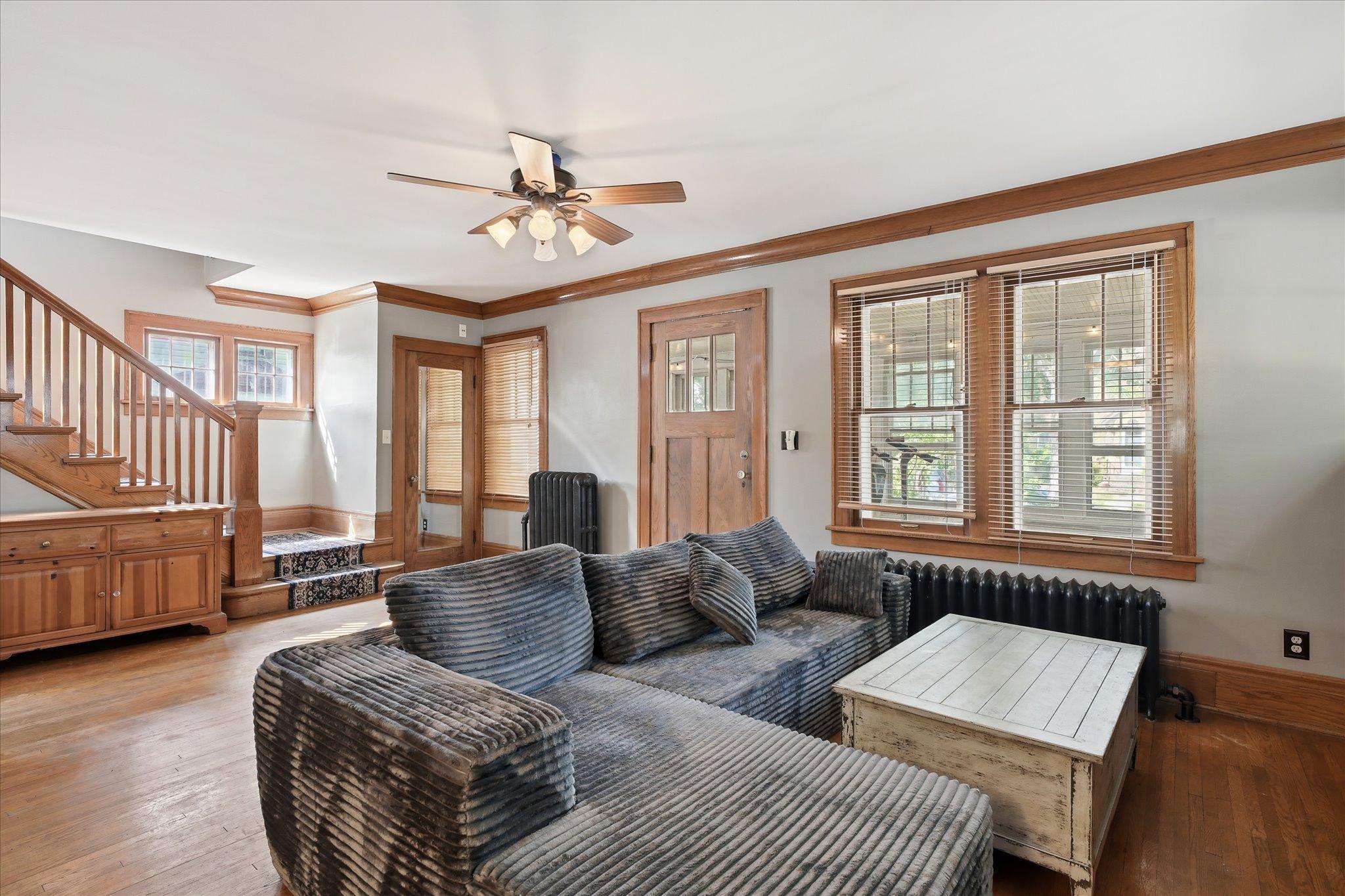 252 Stevens Street W Property Photo 9