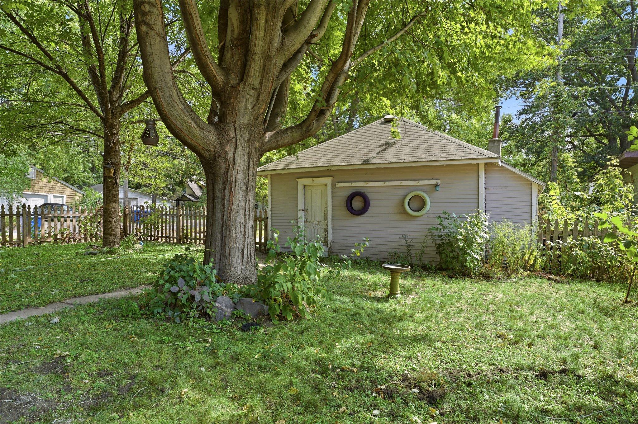 252 Stevens Street W Property Photo 25