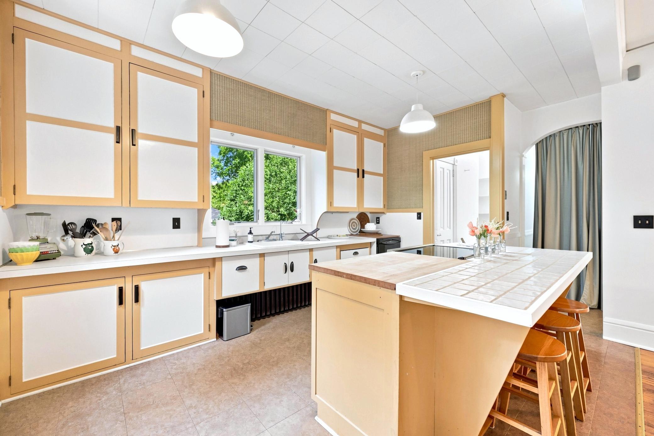 200 Maple Street Property Photo 3