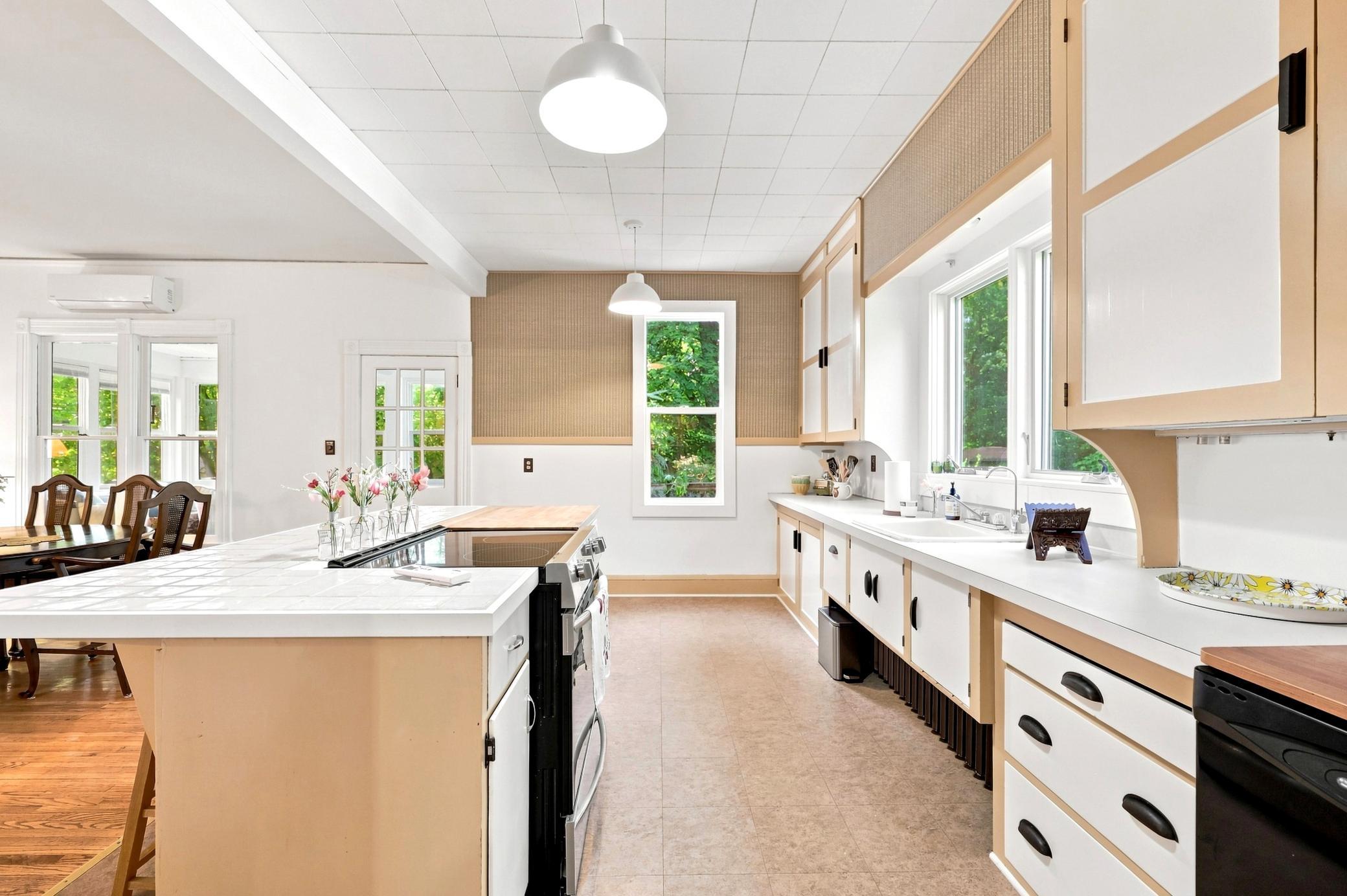 200 Maple Street Property Photo 4