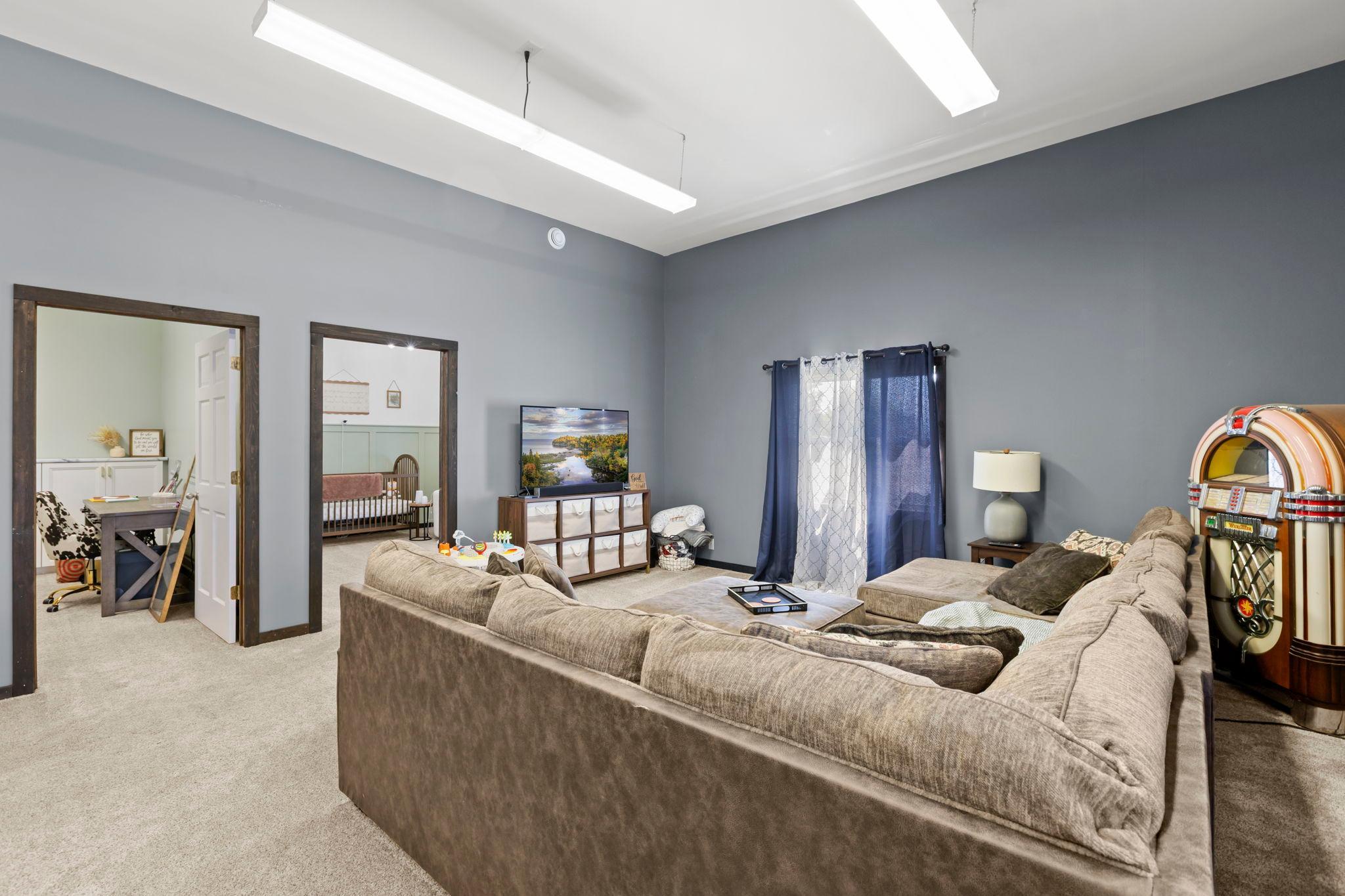 894 State Road 46 Property Photo 4