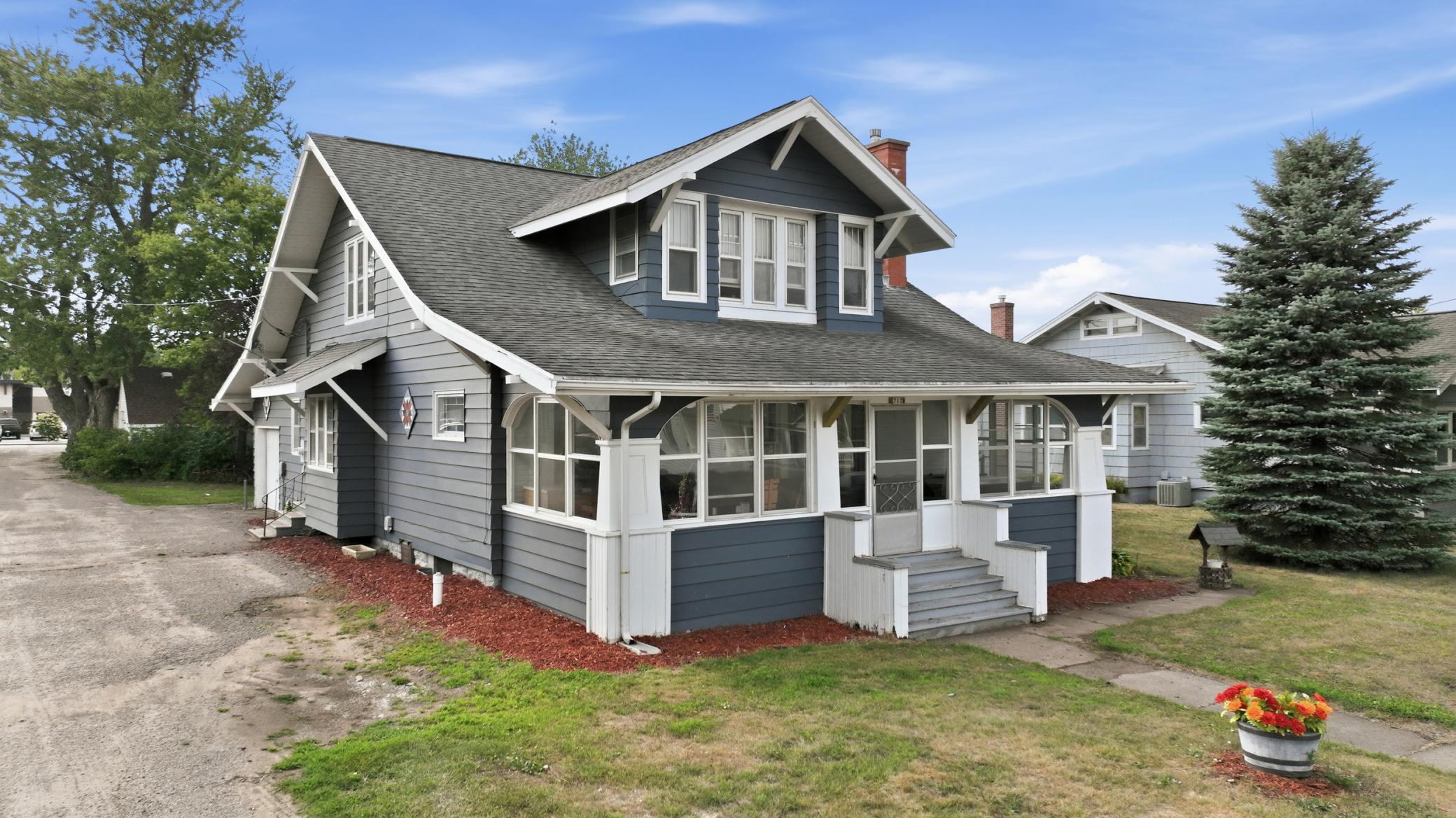 717 1st Street Property Photo 1