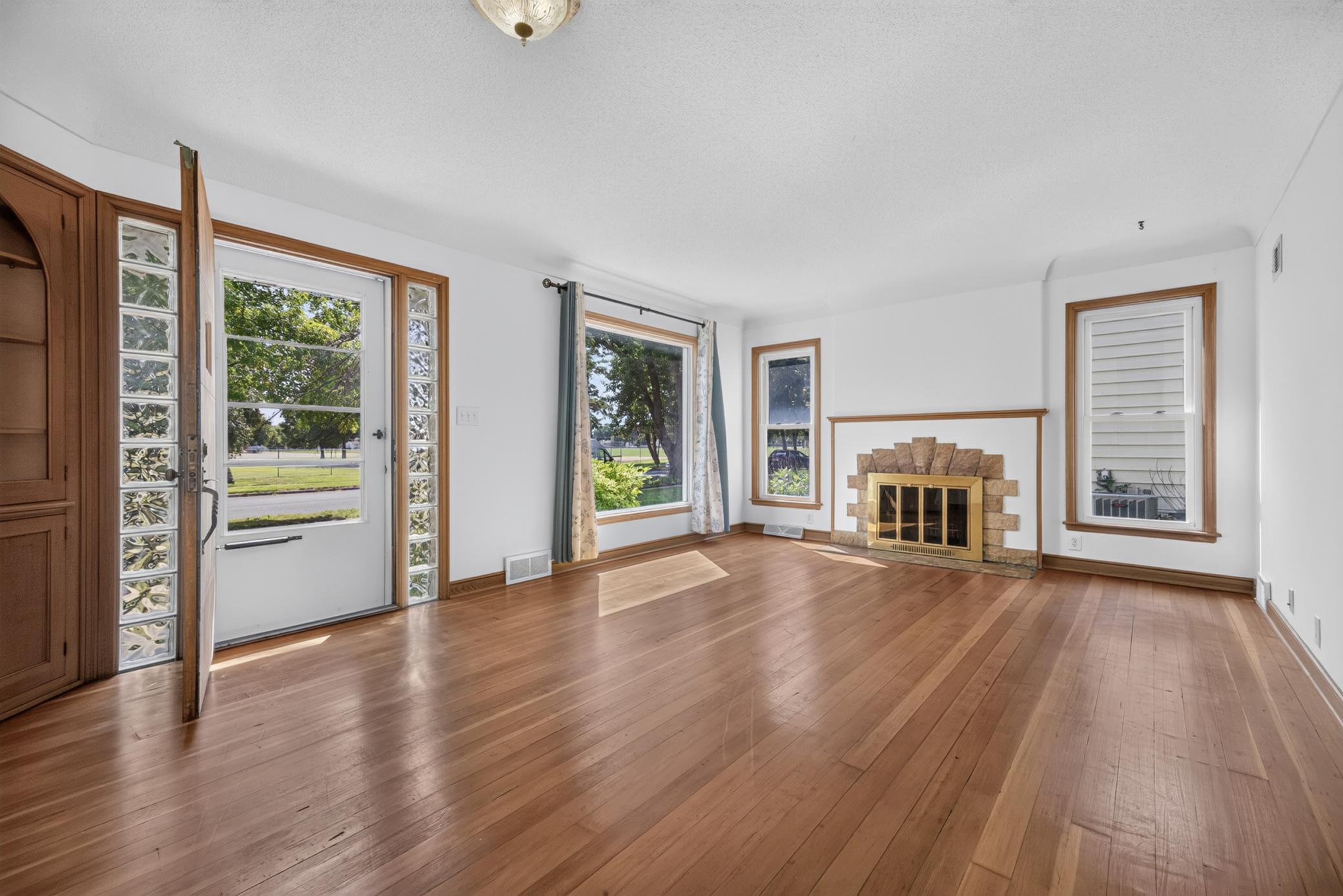 804 4th Street Property Photo 2
