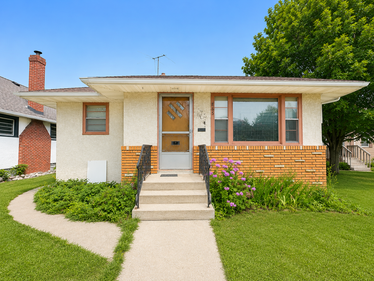865 Cottage Avenue E Property Photo 1