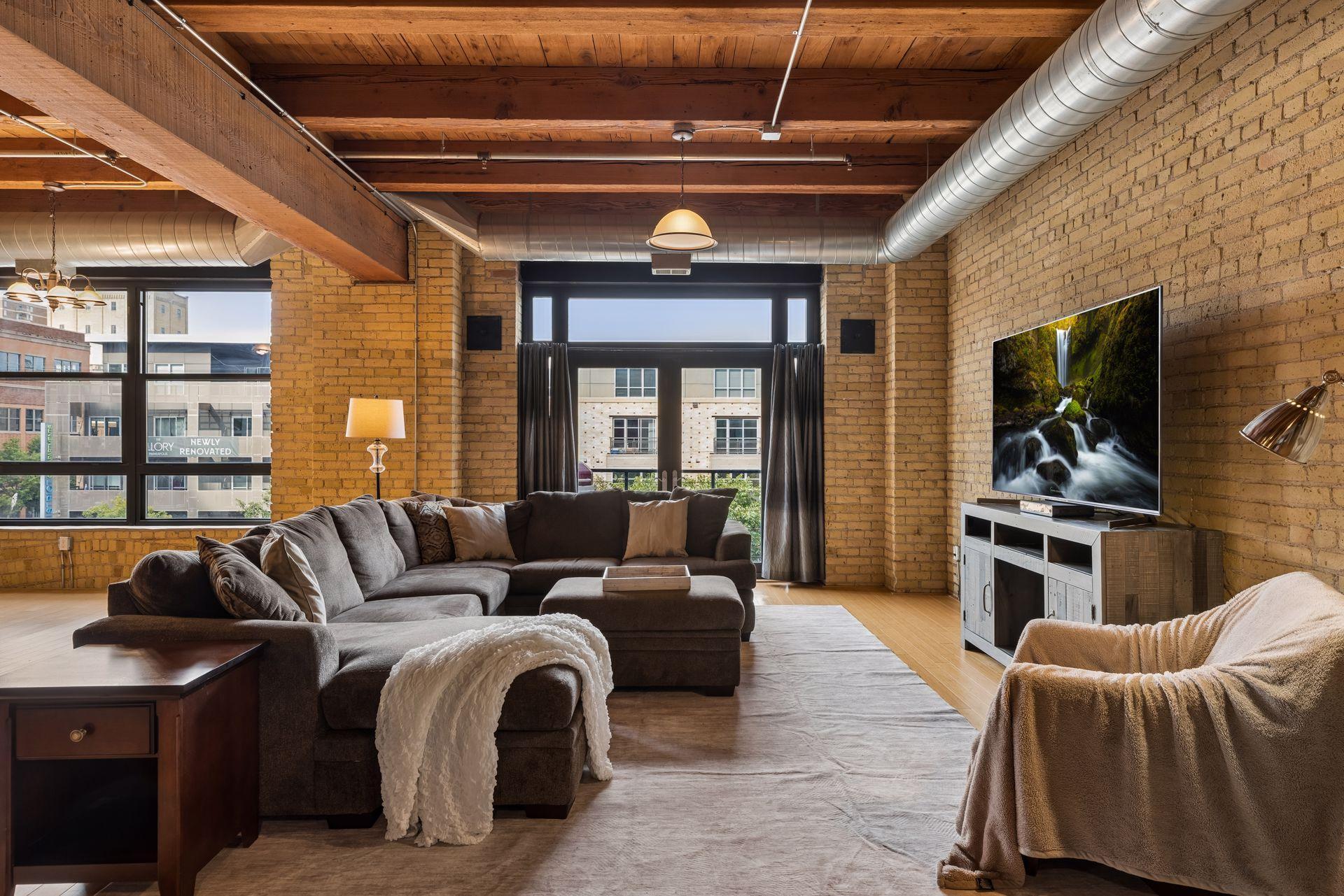 607 Washington Avenue S 307 Property Photo 1