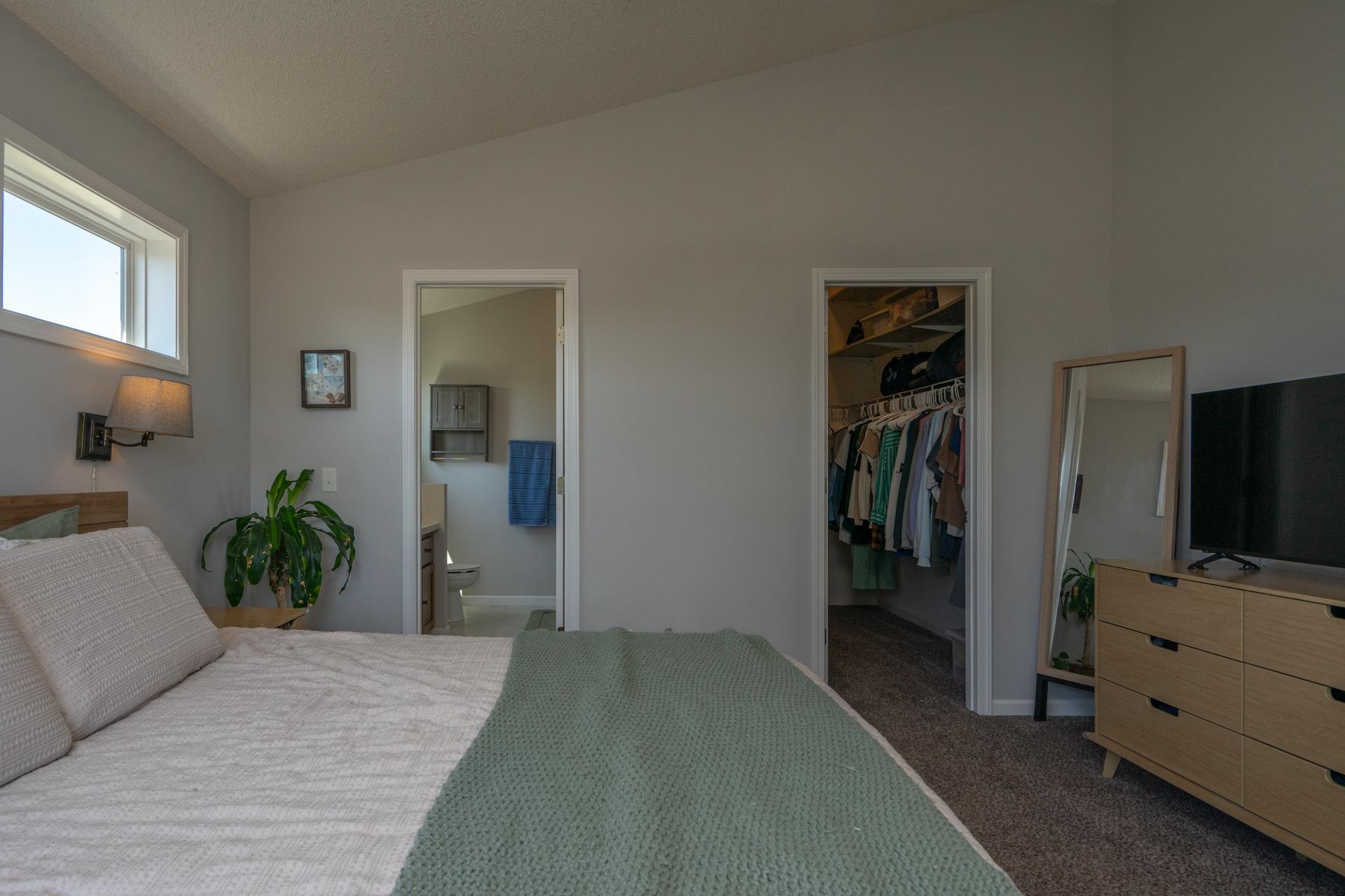 818 Holton Avenue Property Photo 34