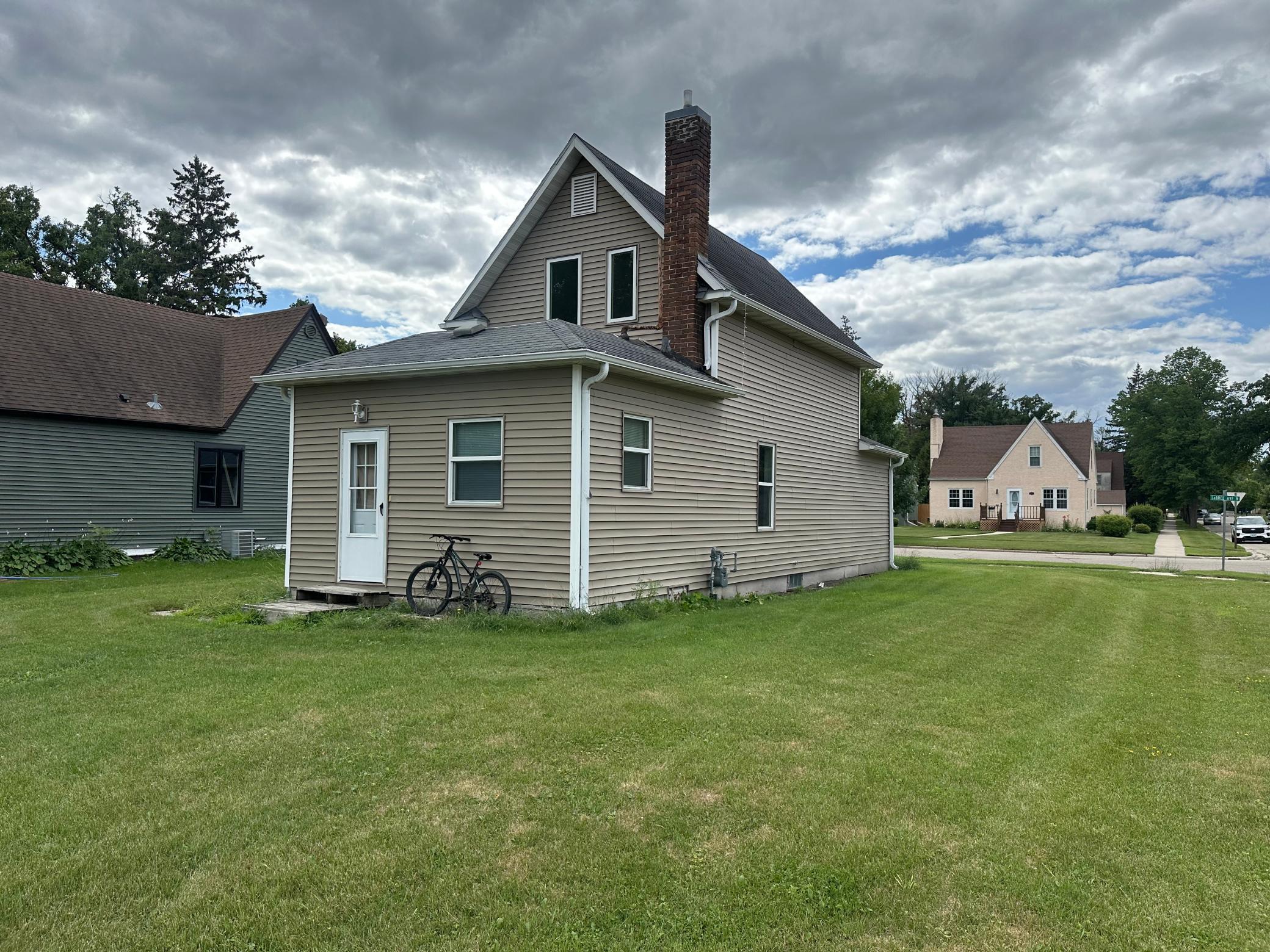 824 Labree Avenue N Property Photo 4