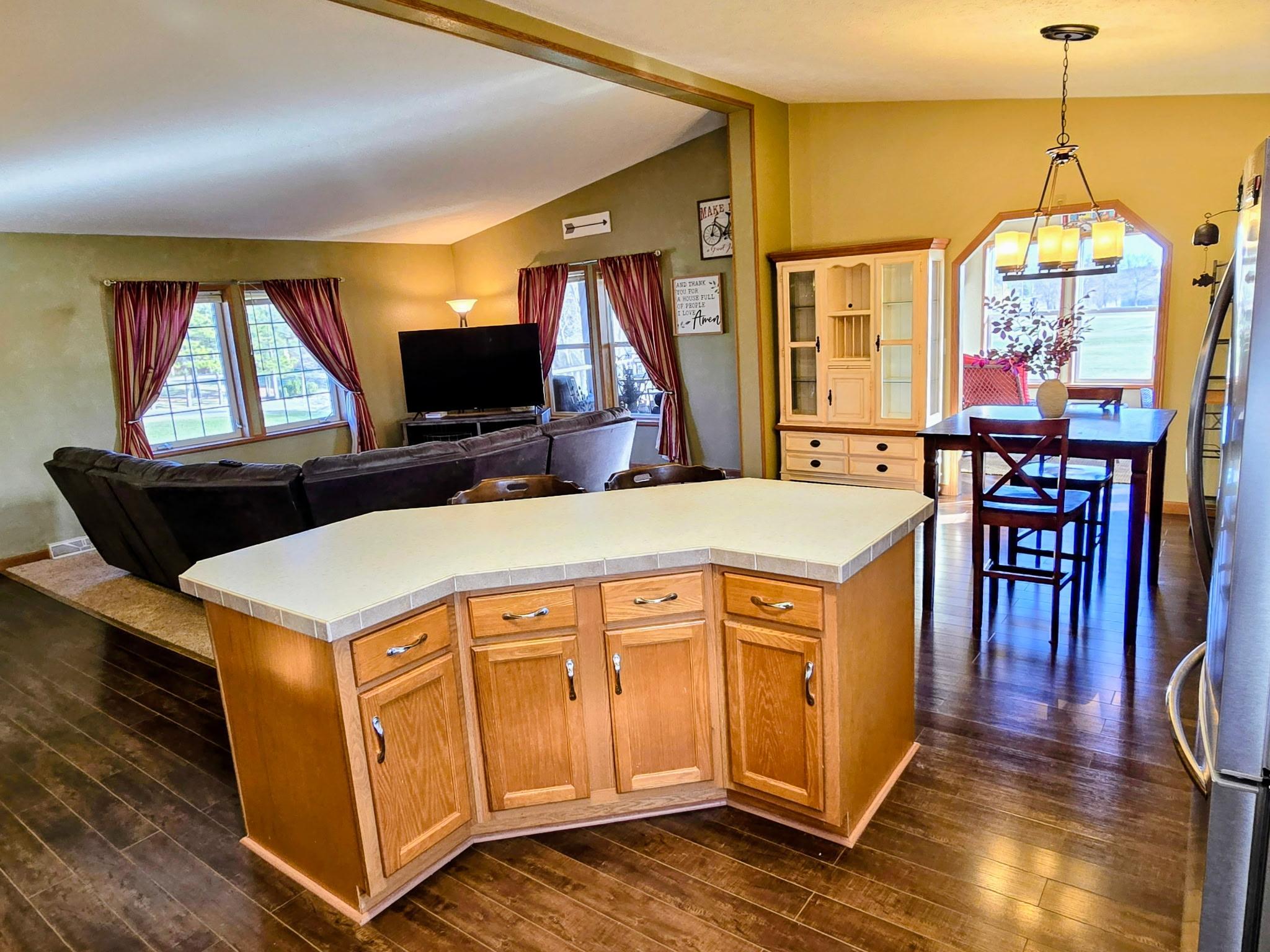 2257 Long Lake Road Property Photo 10