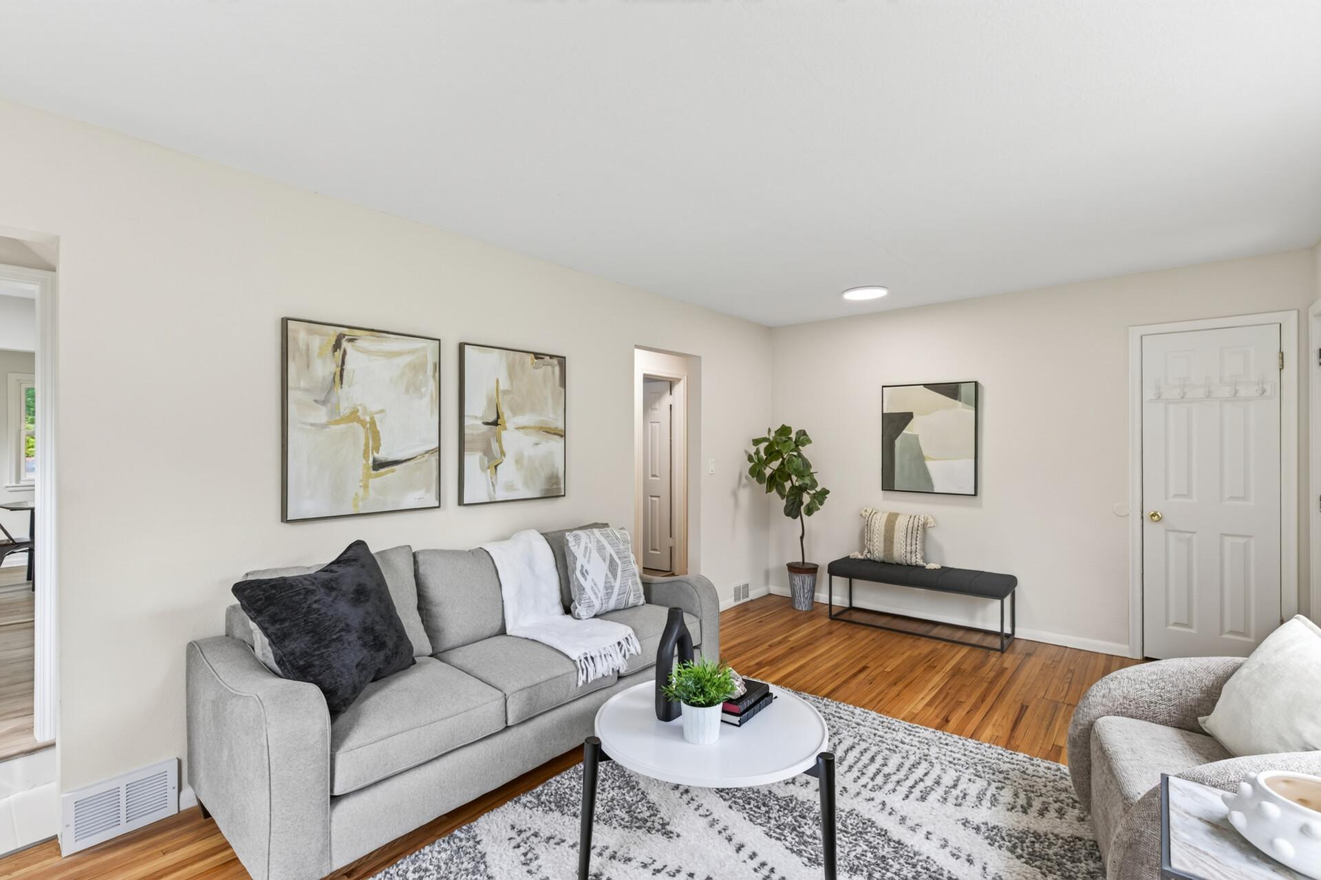 1859 Hoyt Avenue E Property Photo 3