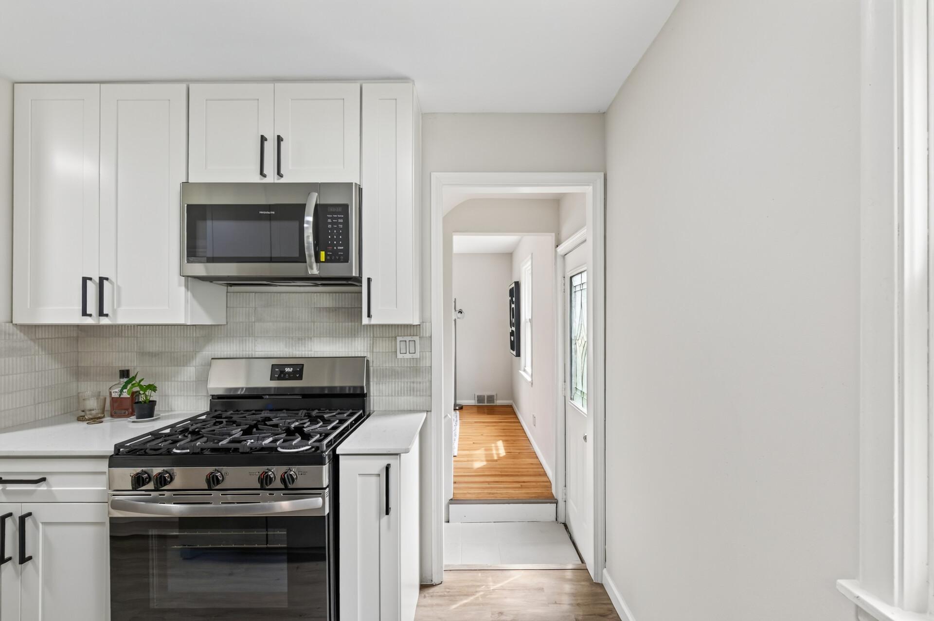 1859 Hoyt Avenue E Property Photo 4