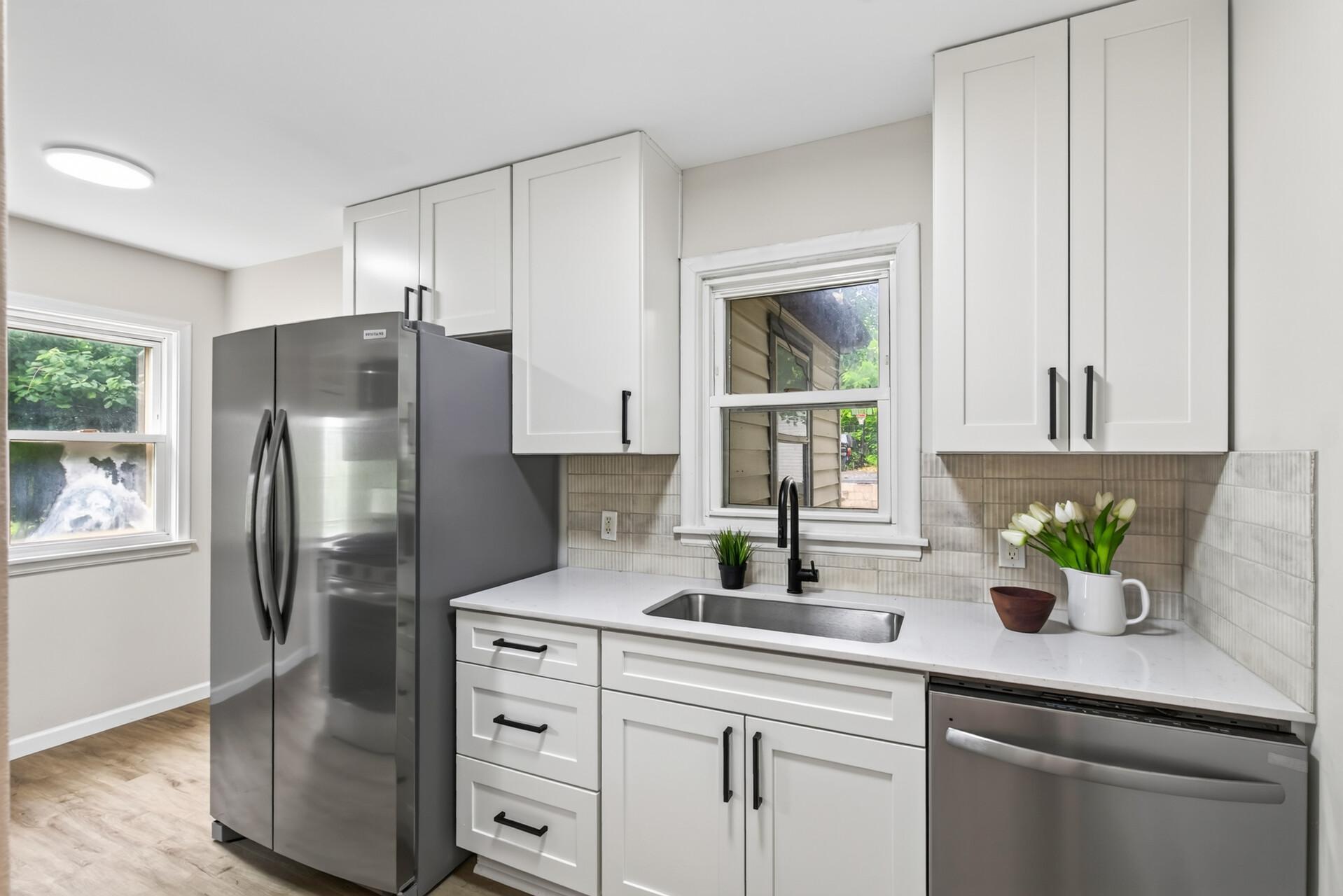 1859 Hoyt Avenue E Property Photo 6