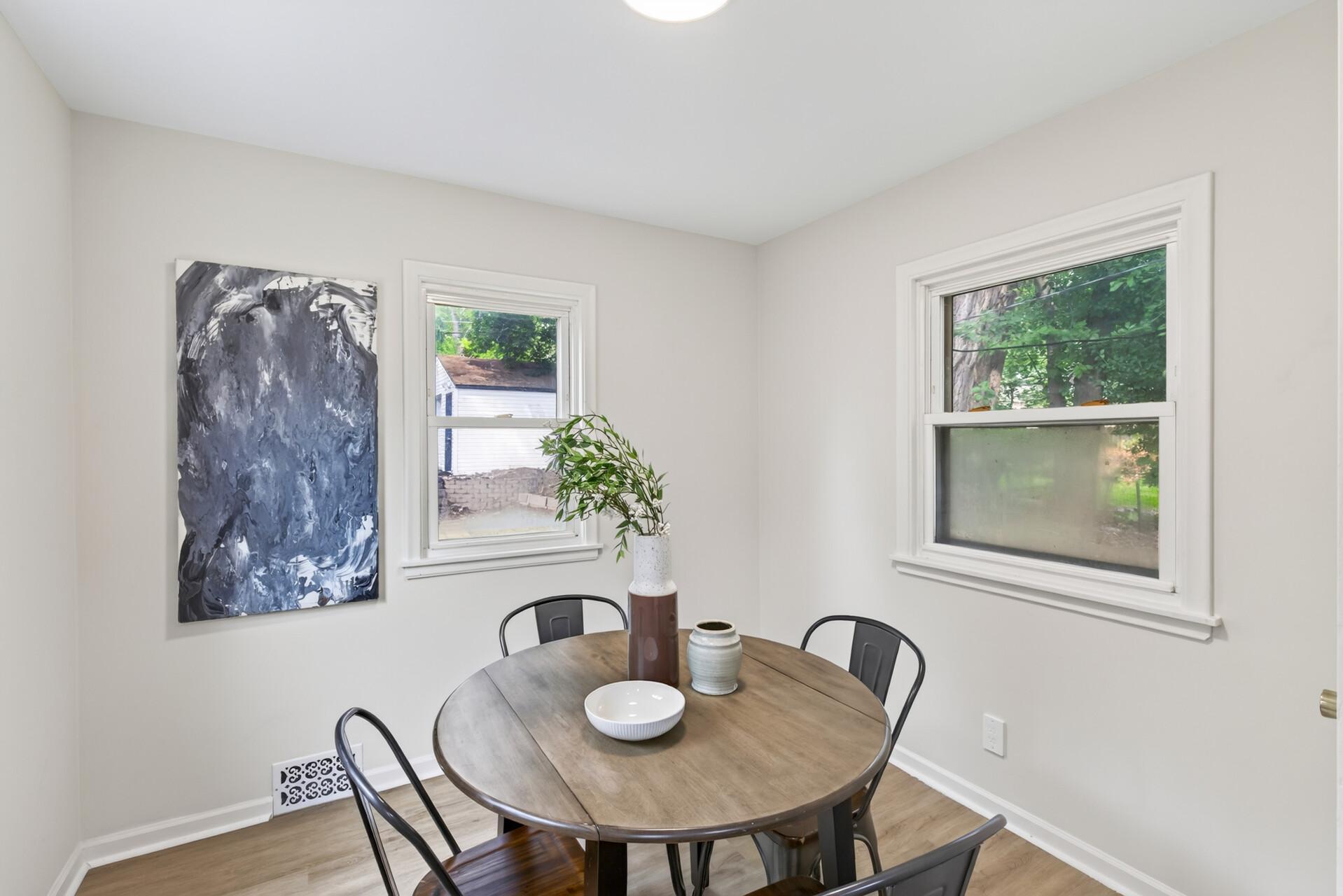 1859 Hoyt Avenue E Property Photo 7