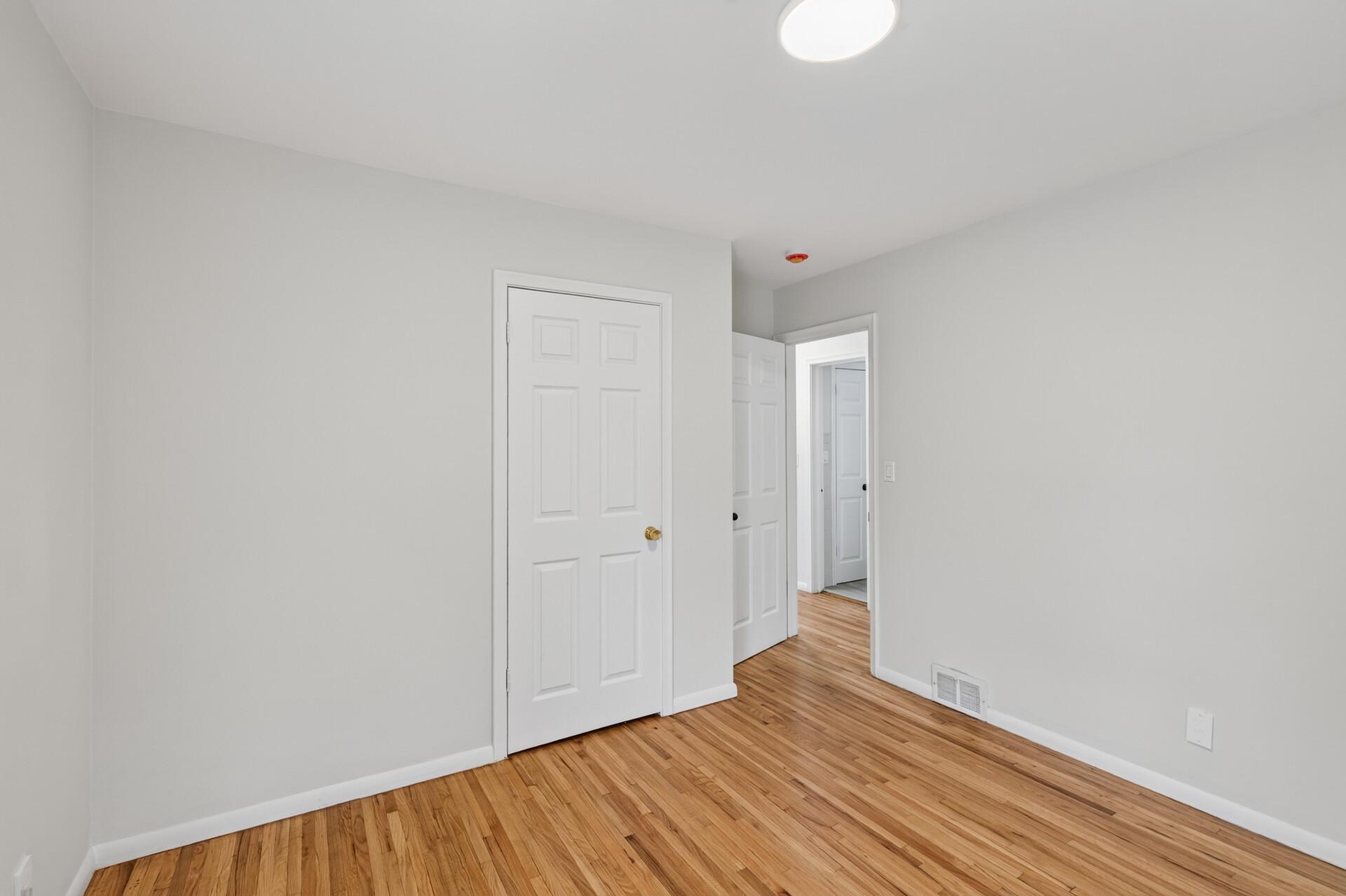 1859 Hoyt Avenue E Property Photo 11