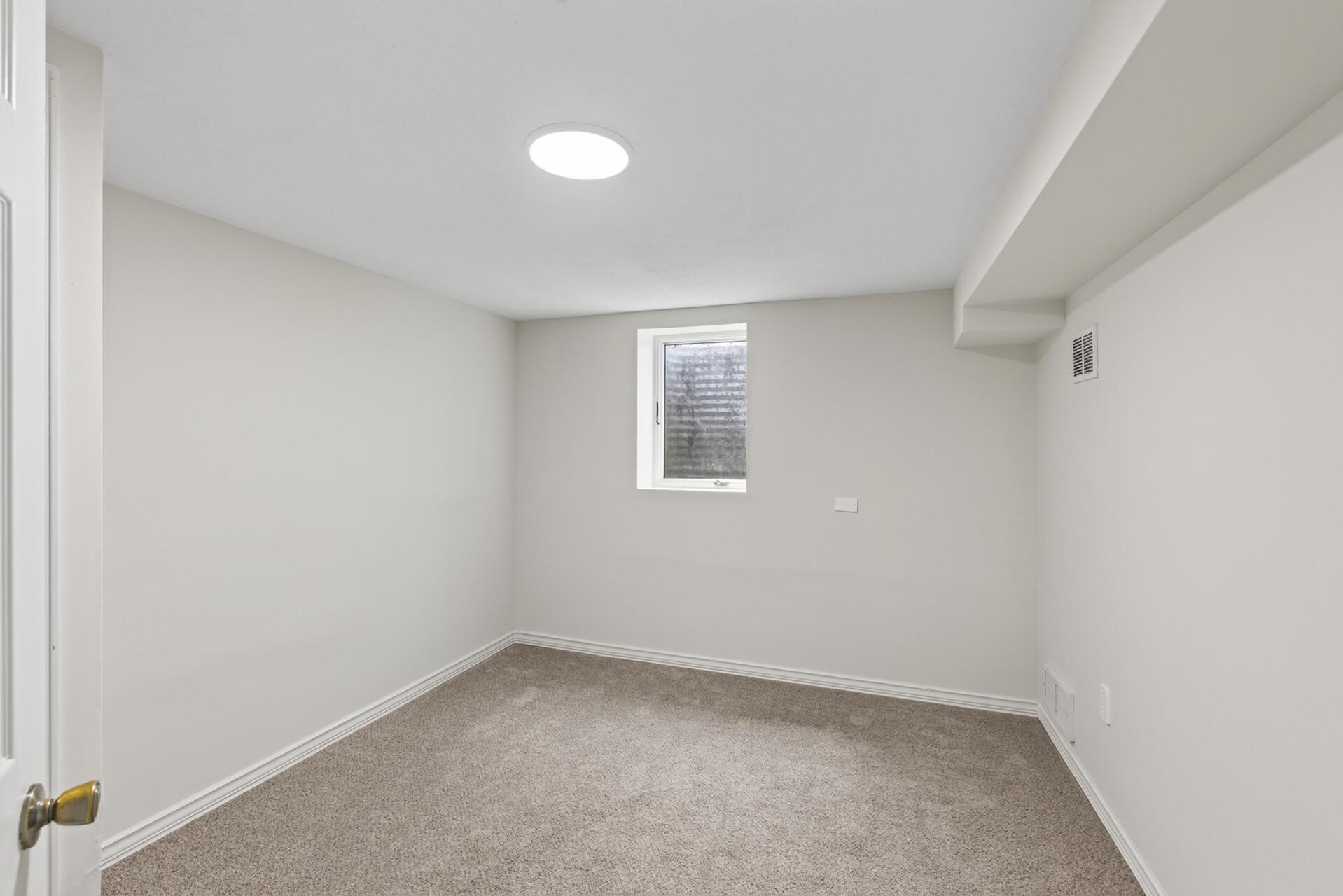 1859 Hoyt Avenue E Property Photo 16